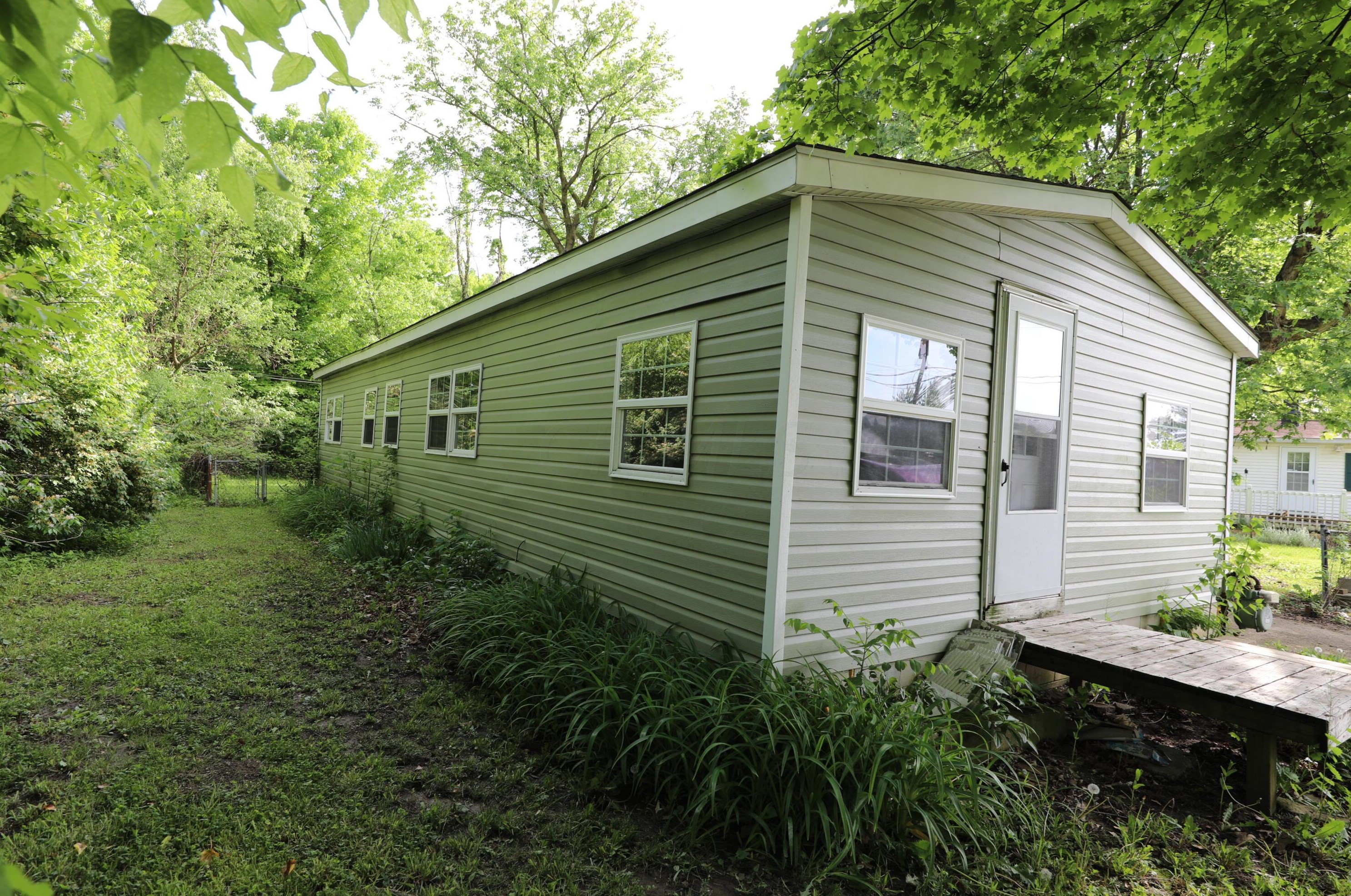 2403 Maureen Blvd, Columbus, OH 43207-4555