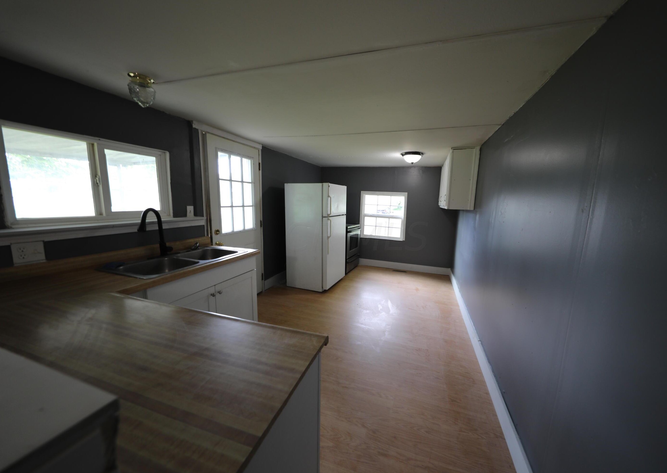 2403 Maureen Blvd, Columbus OH 43207-4554 exterior