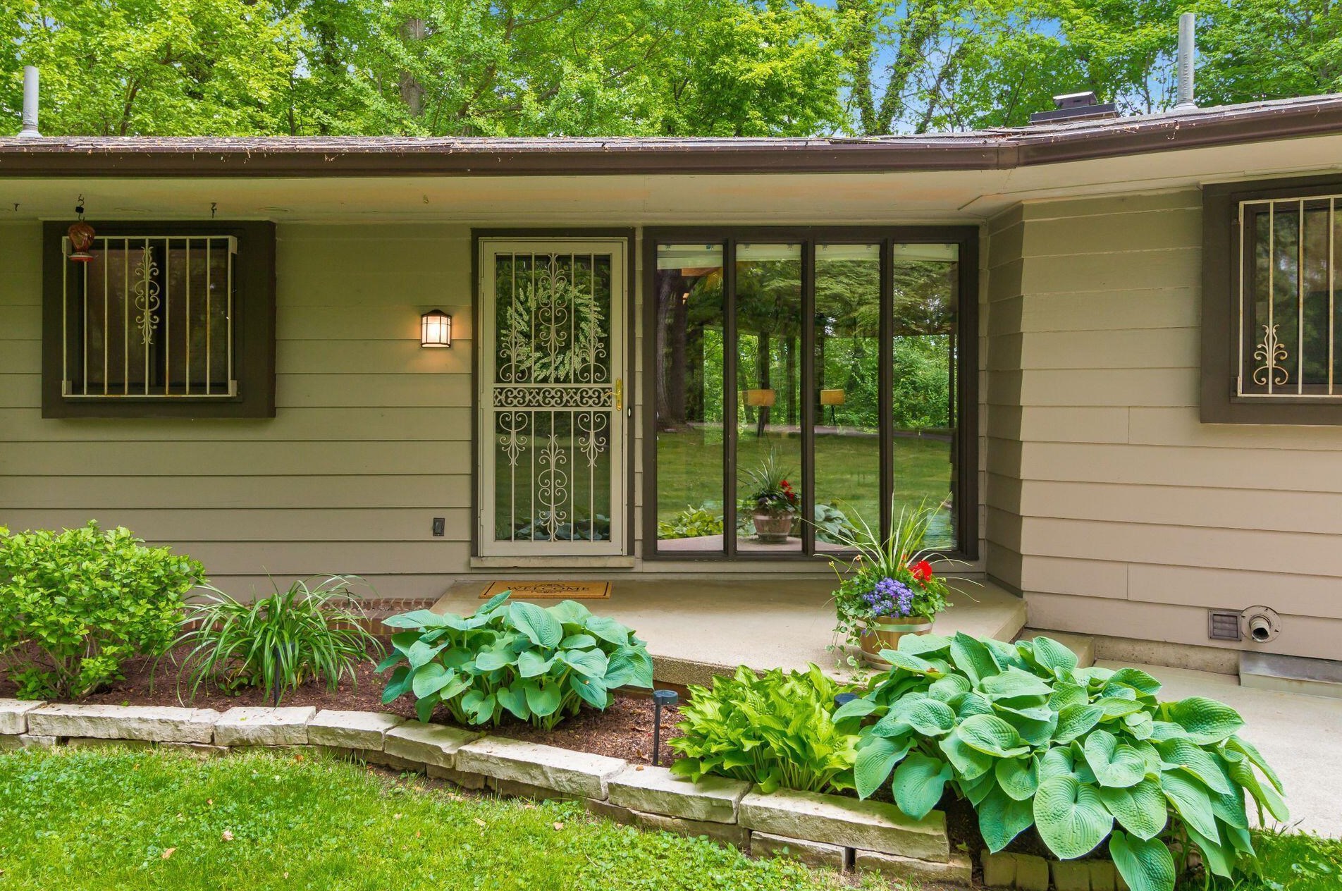 5901 Cooper Rd, Westerville, OH 43081-8986