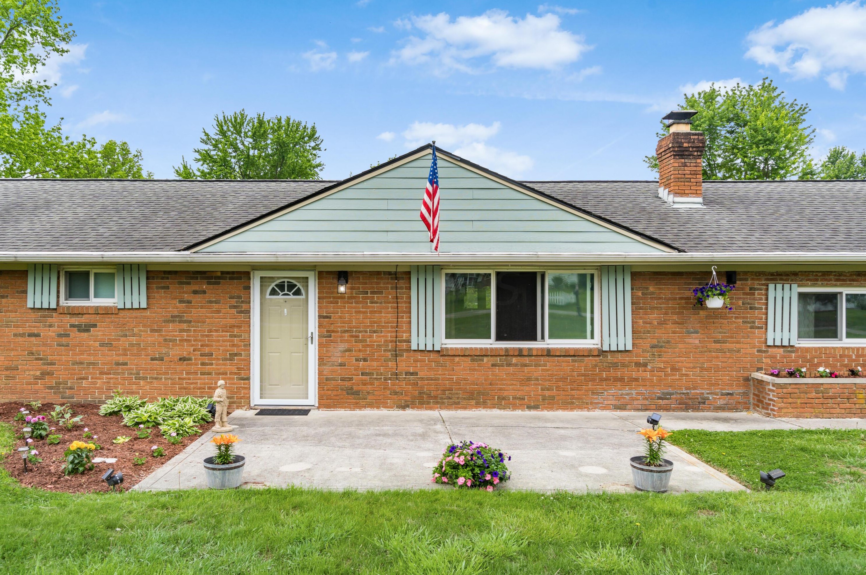261 Florence Dr, Pickerington, OH 43147