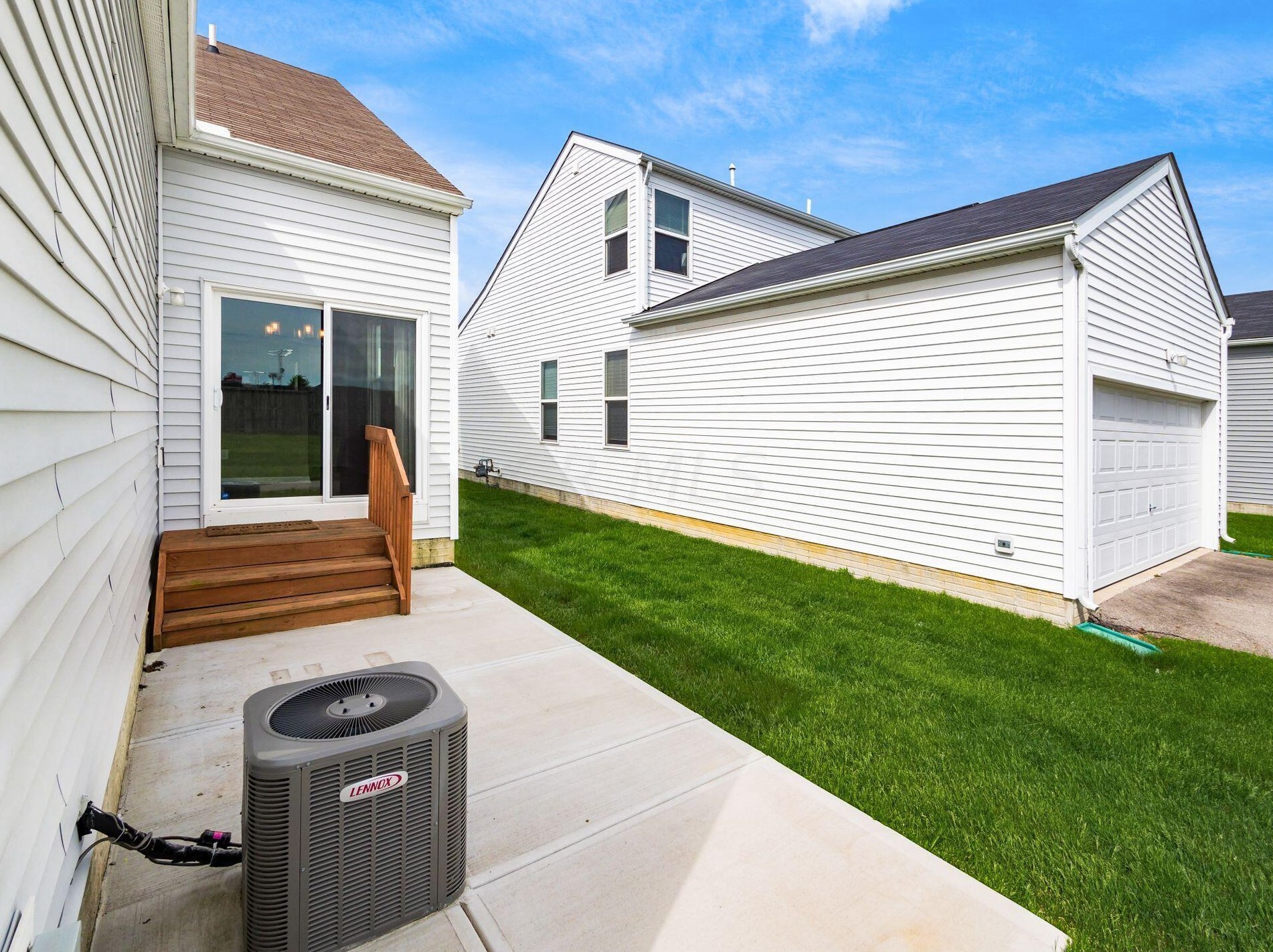 5598 Alliance Way, Columbus OH  43228-8946 exterior