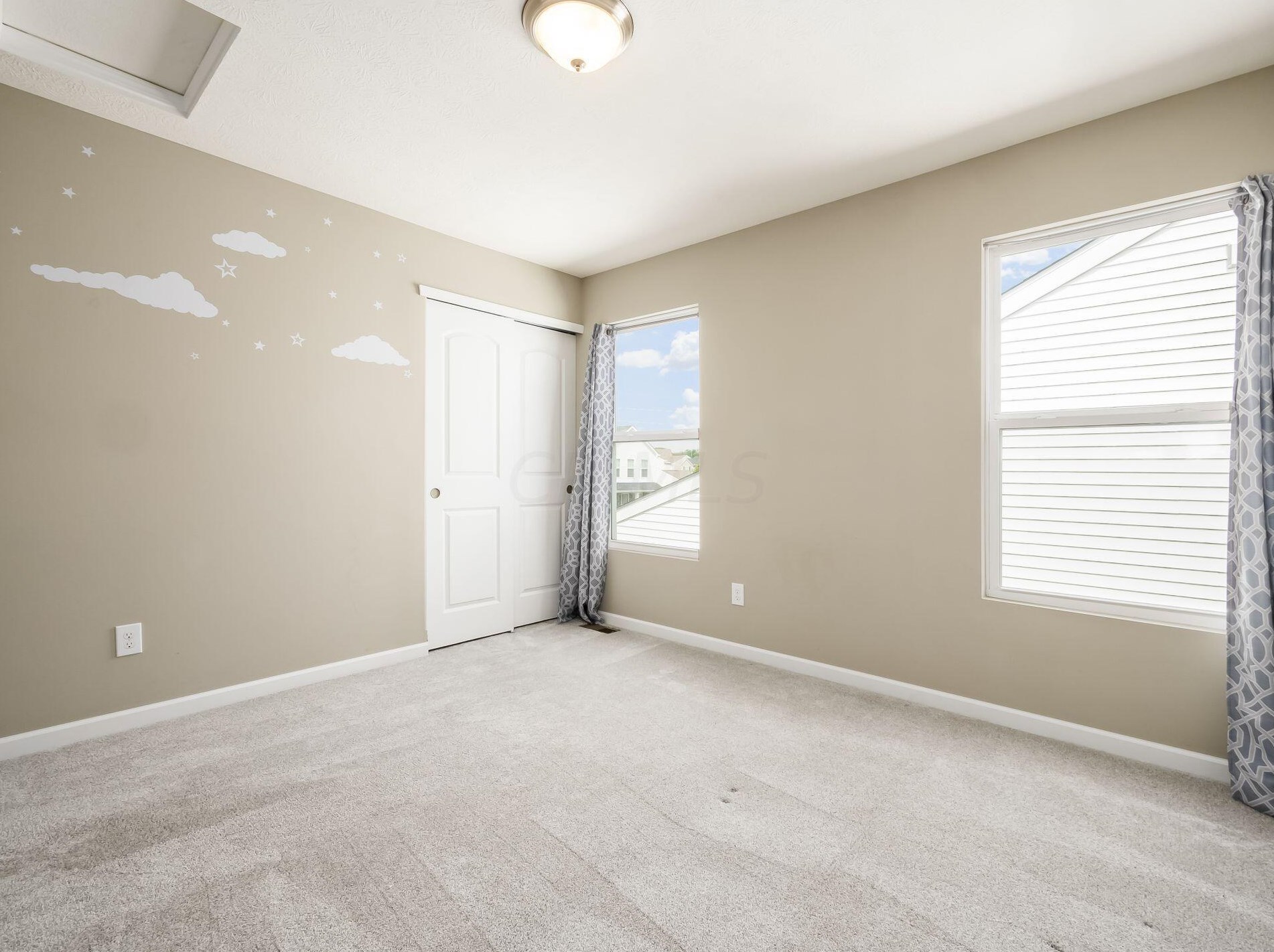 5598 Alliance Way, Columbus OH  43228-8946 exterior