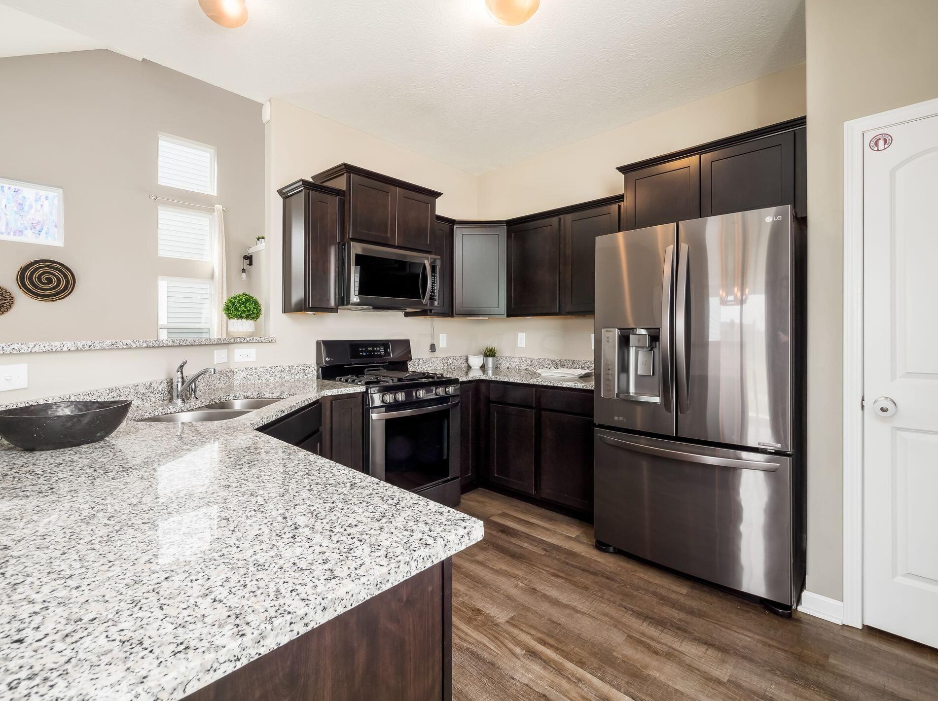 5598 Alliance Way, Columbus OH  43228-8946 exterior