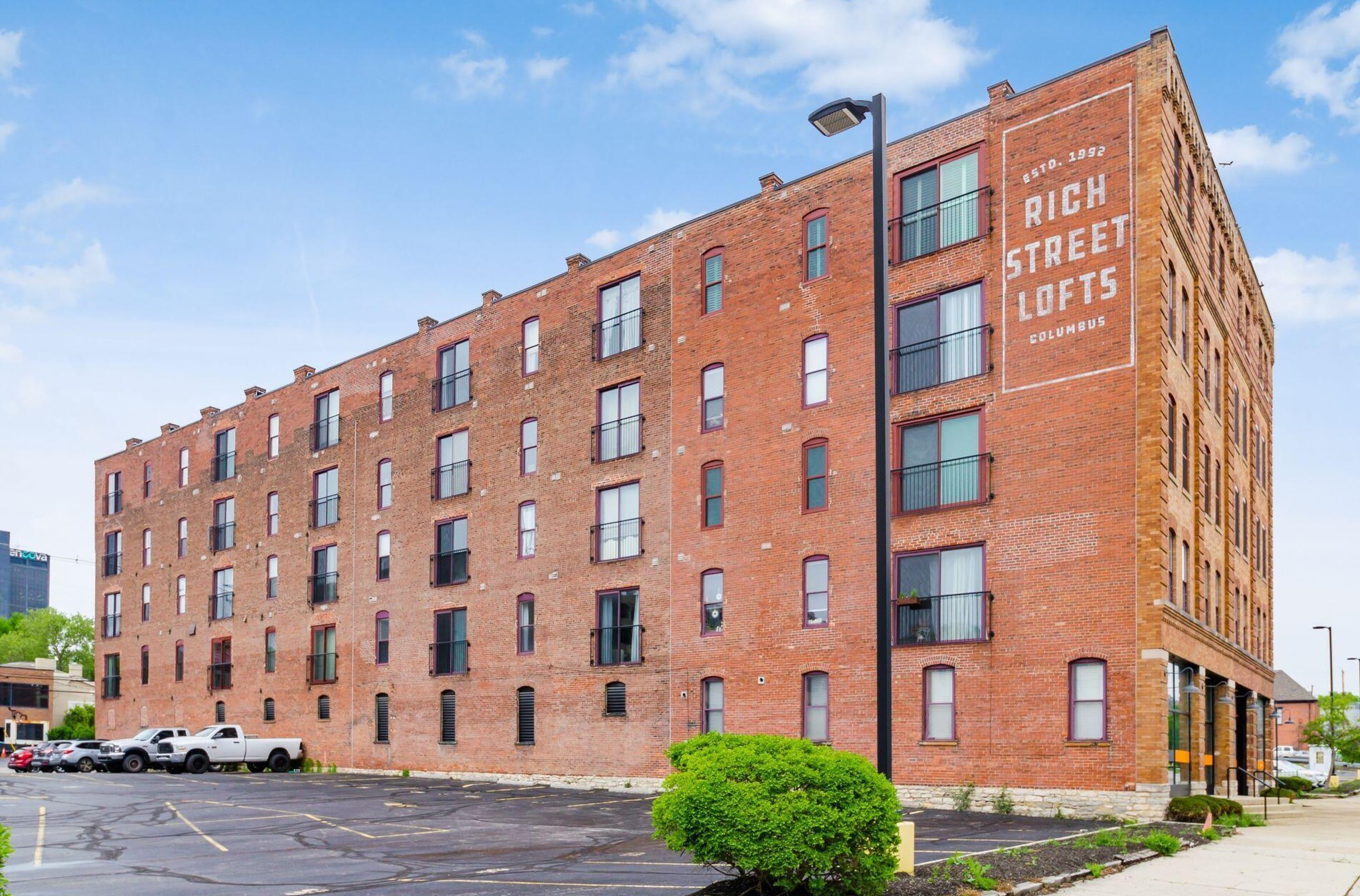 432 Rich St, Columbus OH 43215-5371 exterior