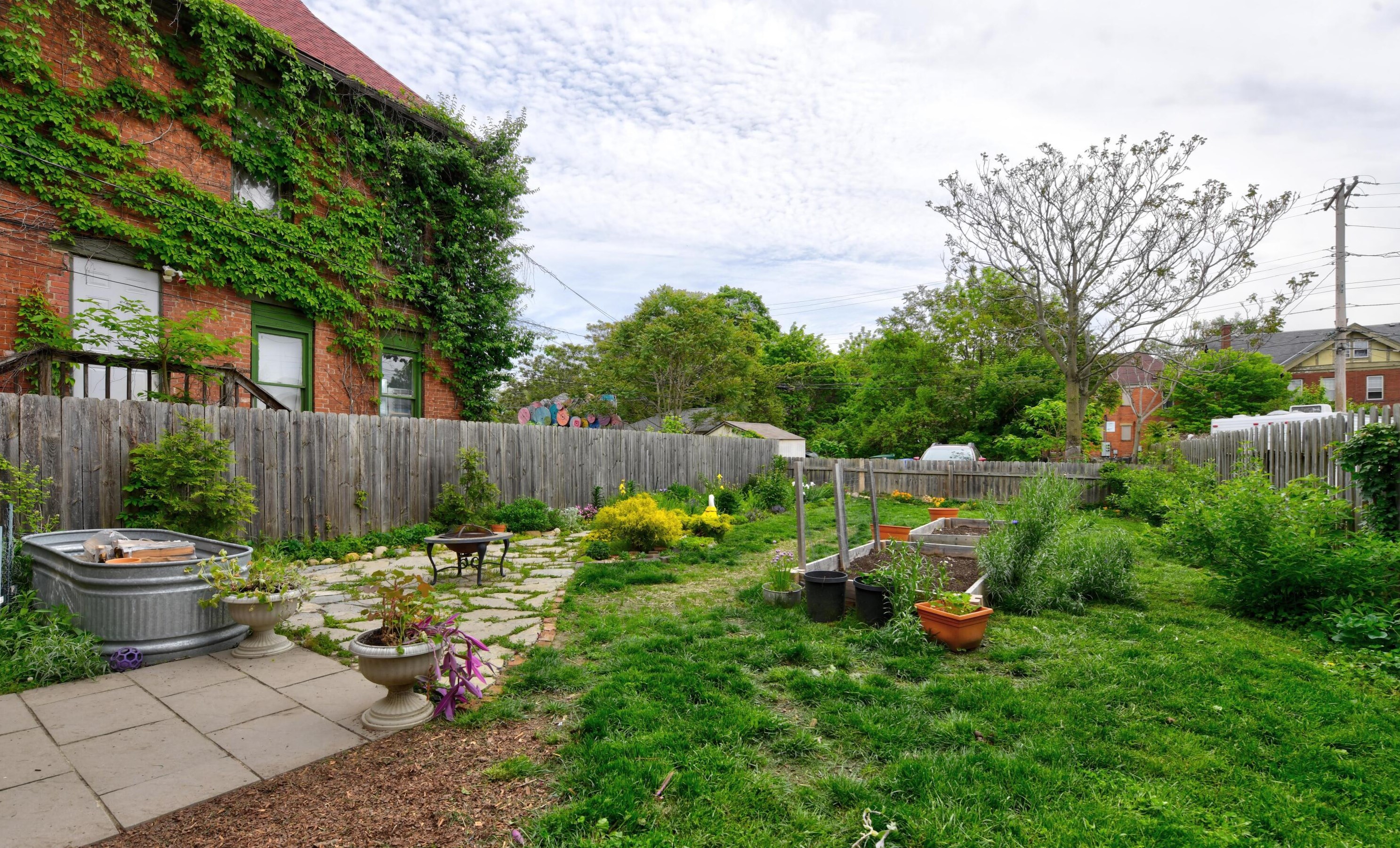 62 Ohio Ave, Columbus OH  43203-1949 exterior