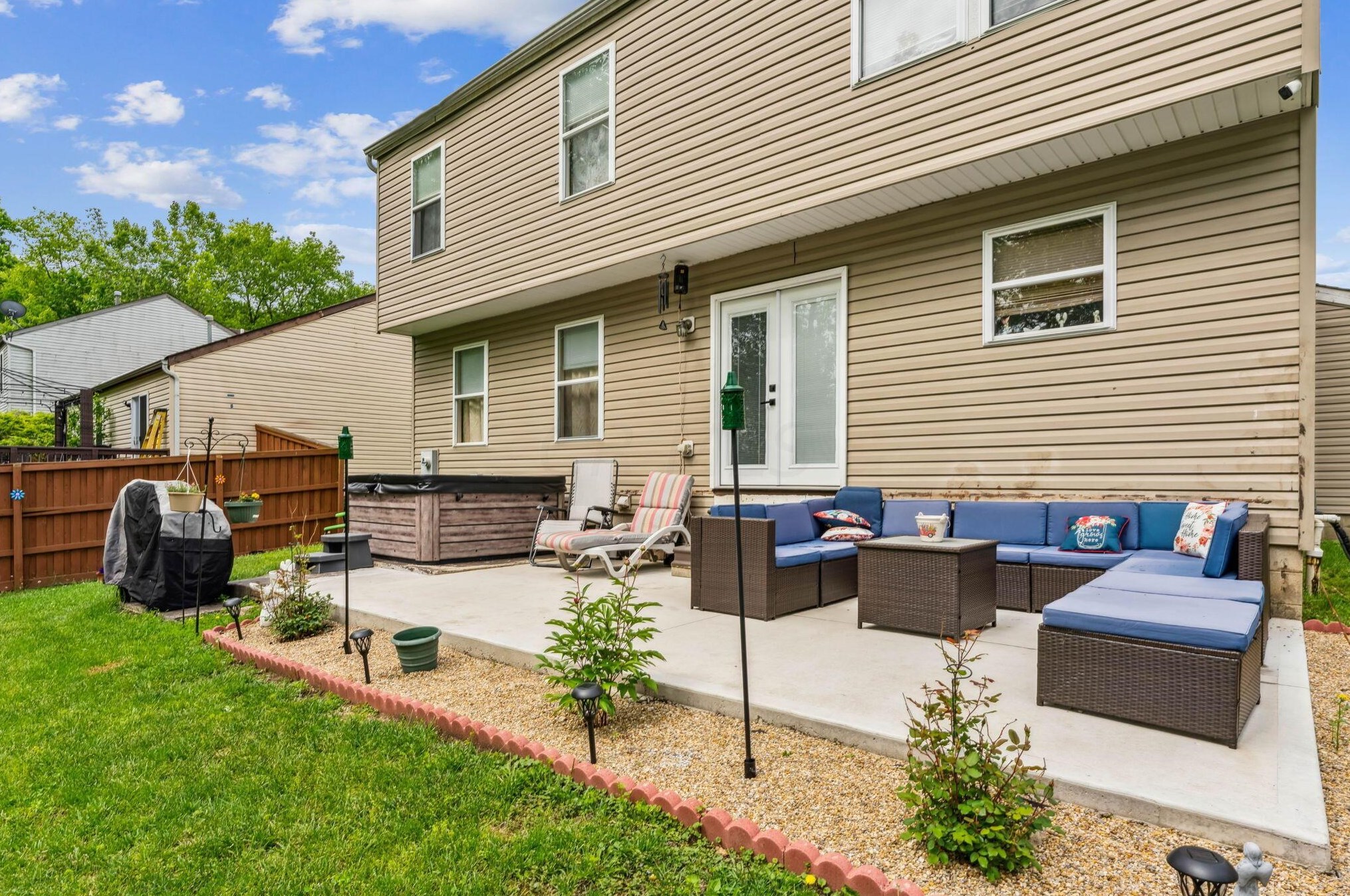 1384 Hafton Woods Dr, Columbus, OH 43204-2269