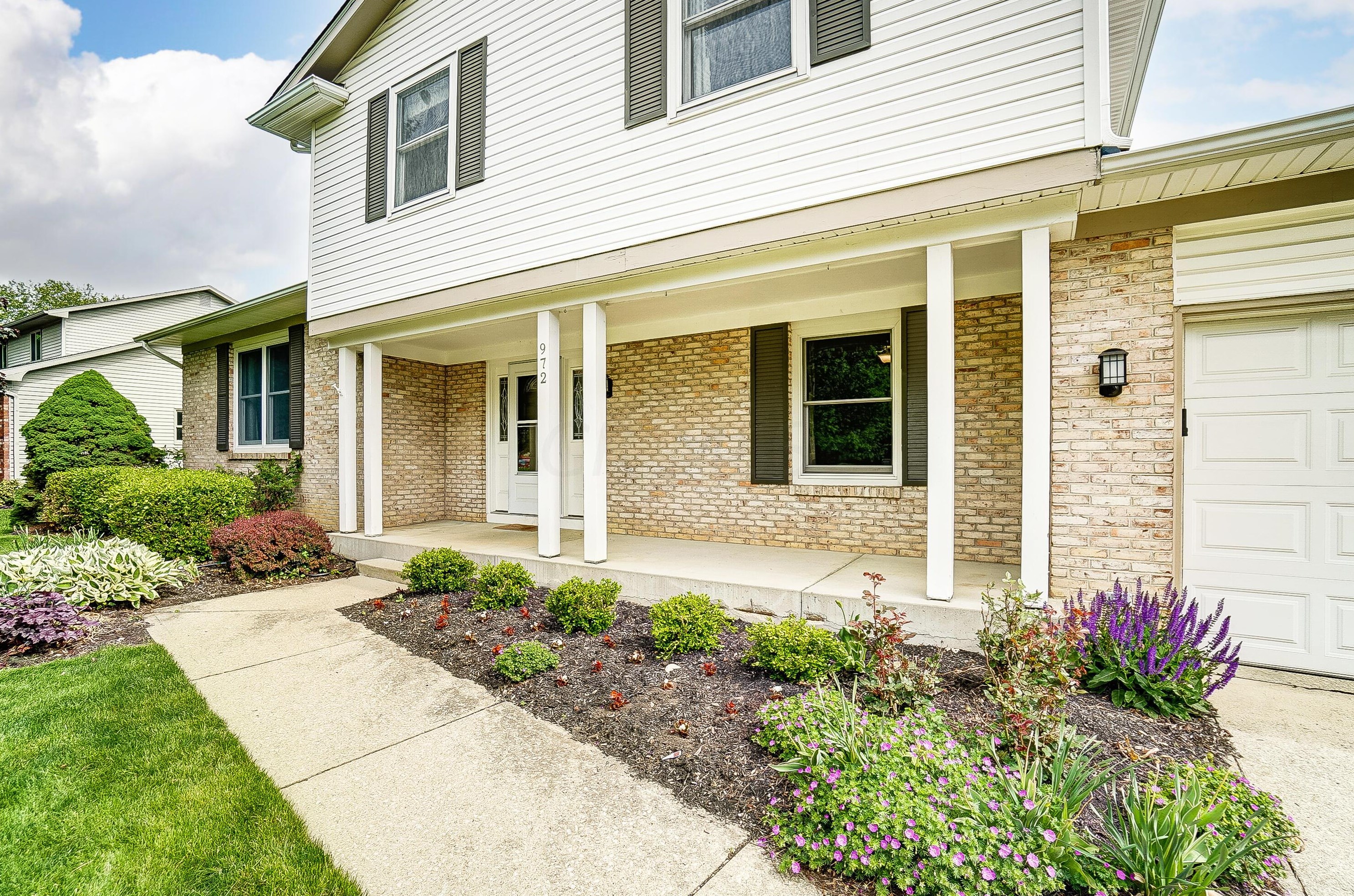 972 Clan Ct, Sharon Township, OH 43085