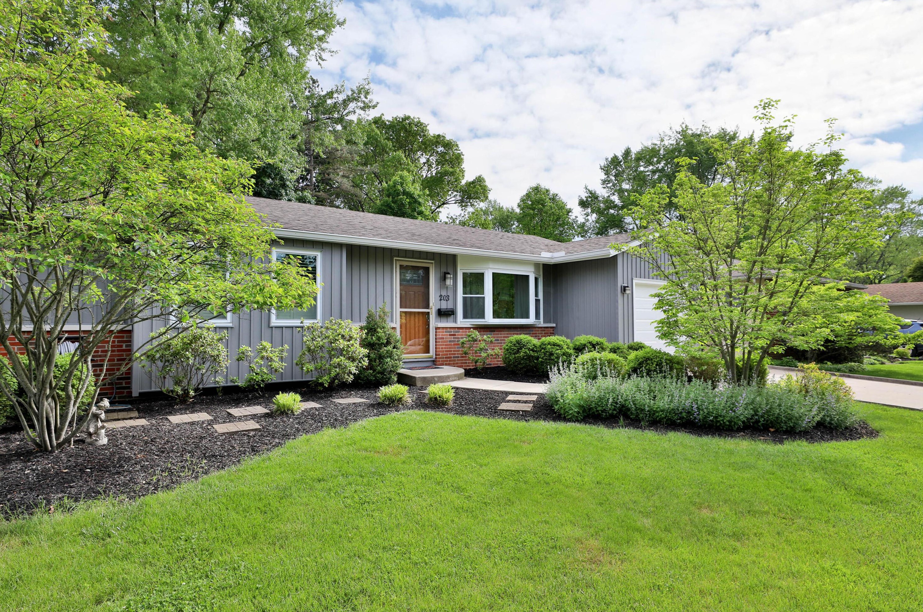 203 Stanton Ave, Columbus, OH 43214-1235