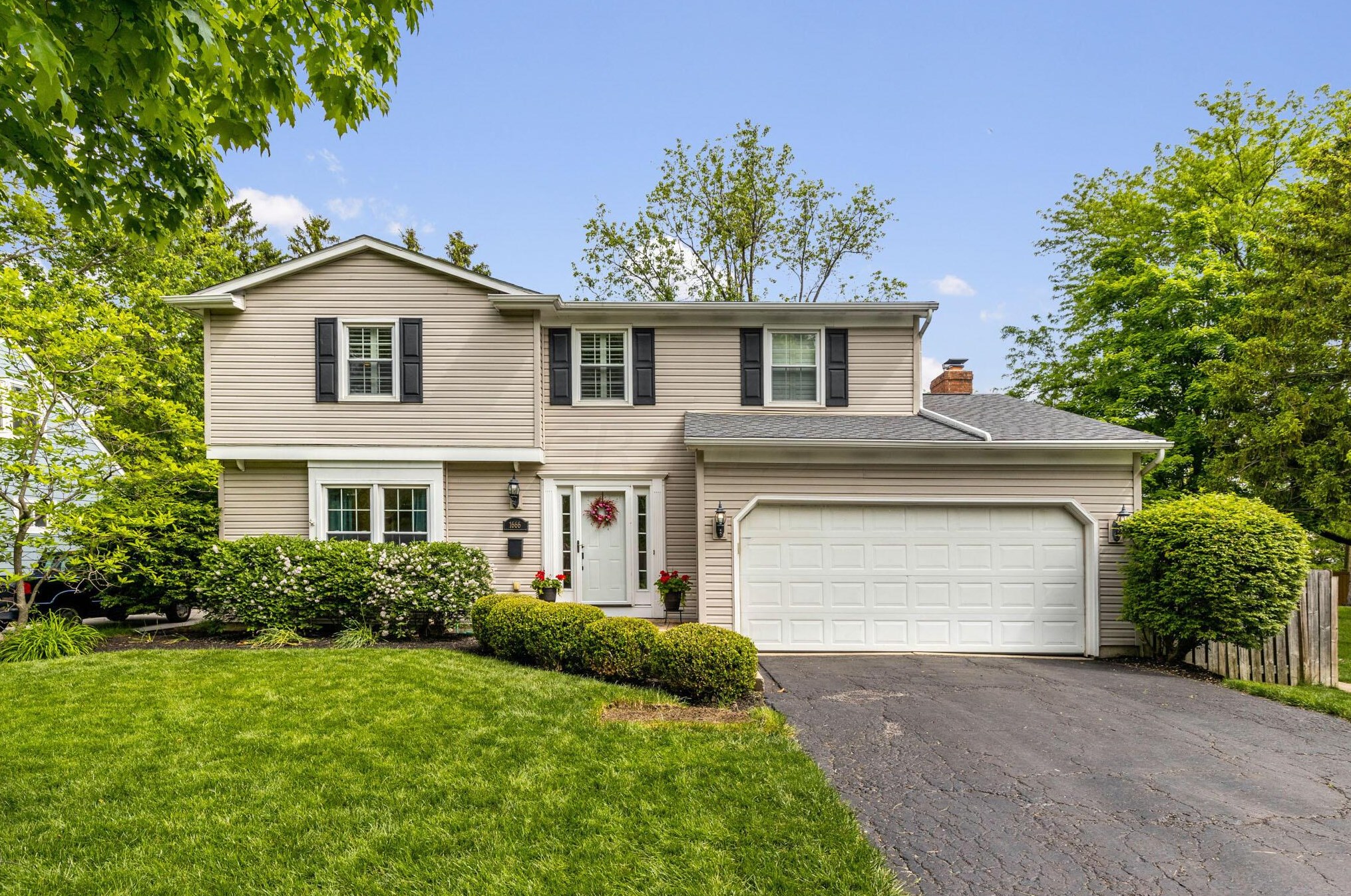 1666 Berkshire Rd, Columbus, OH 43221-3801