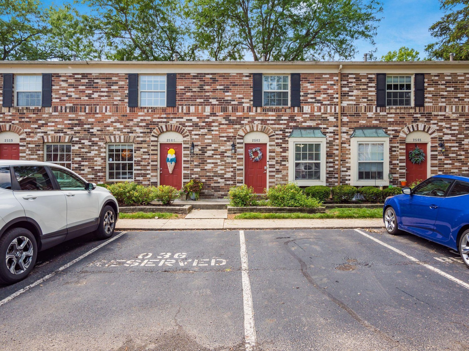 2563 Scioto View Ln, Columbus, OH 43221-3679