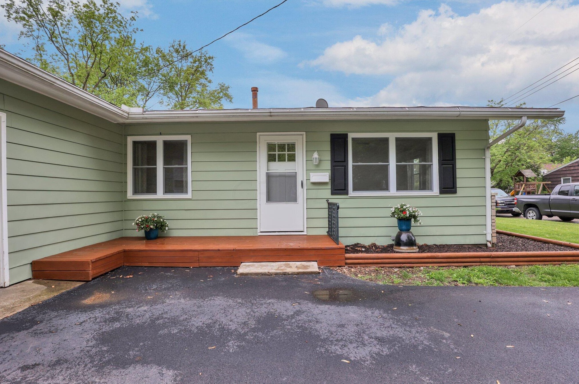 110 Canterbury Dr, London, OH 43140