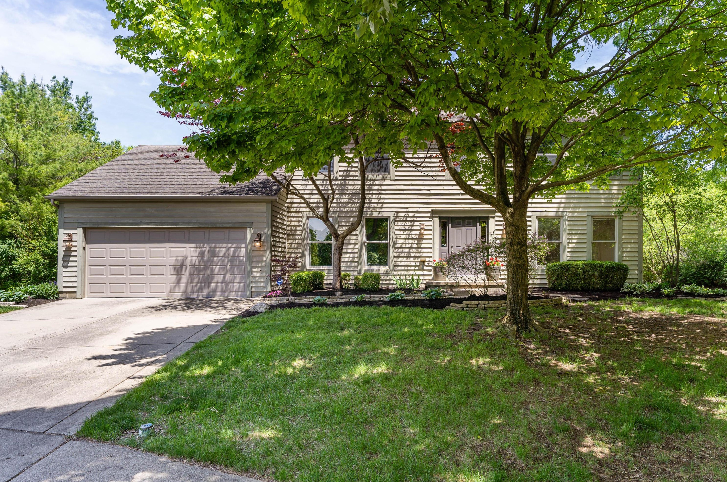 6001 Holywell Dr, Dublin, OH 43017-2721