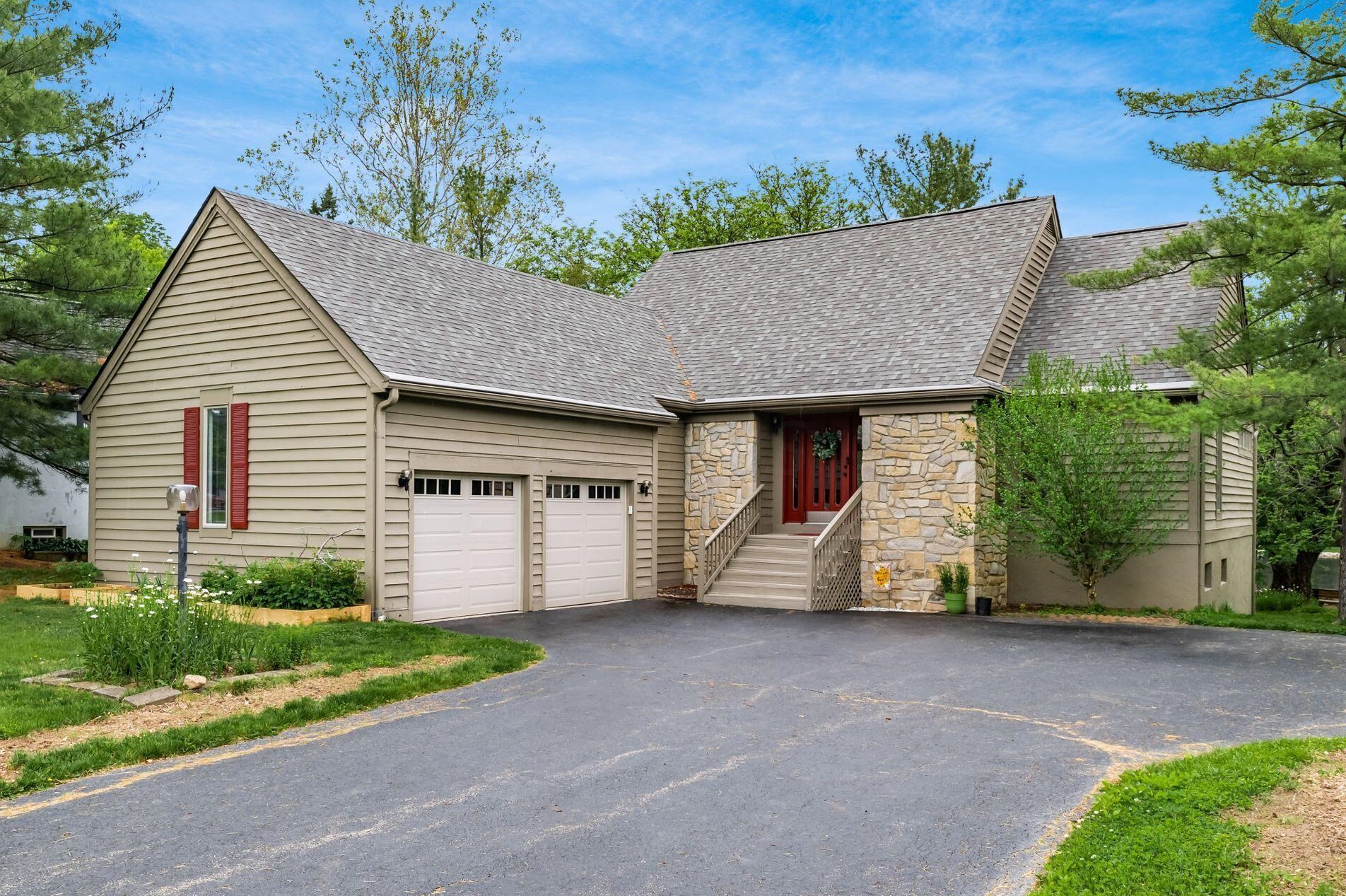 354 E Schrock Rd, Westerville, OH 43081