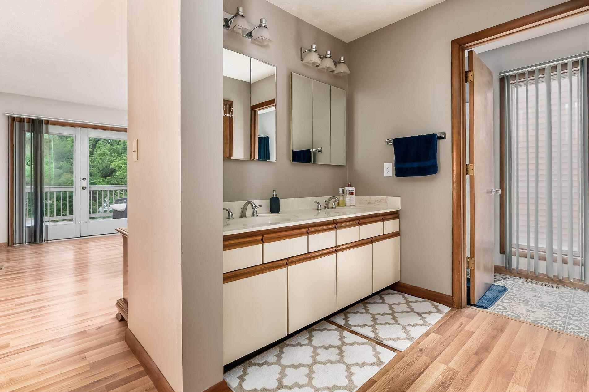 354 Schrock Rd, Westerville OH  43081-3455 exterior