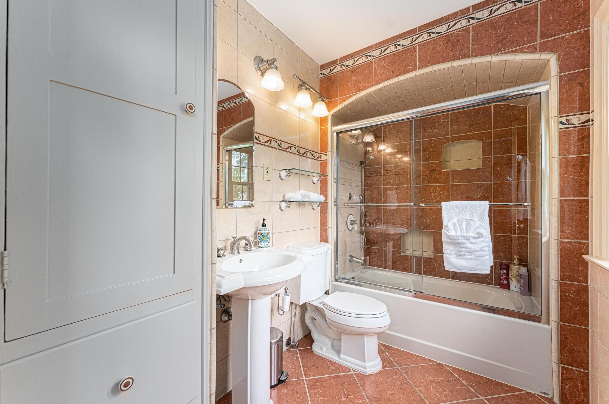 49 Remington Rd, Columbus OH  43209-1442 exterior