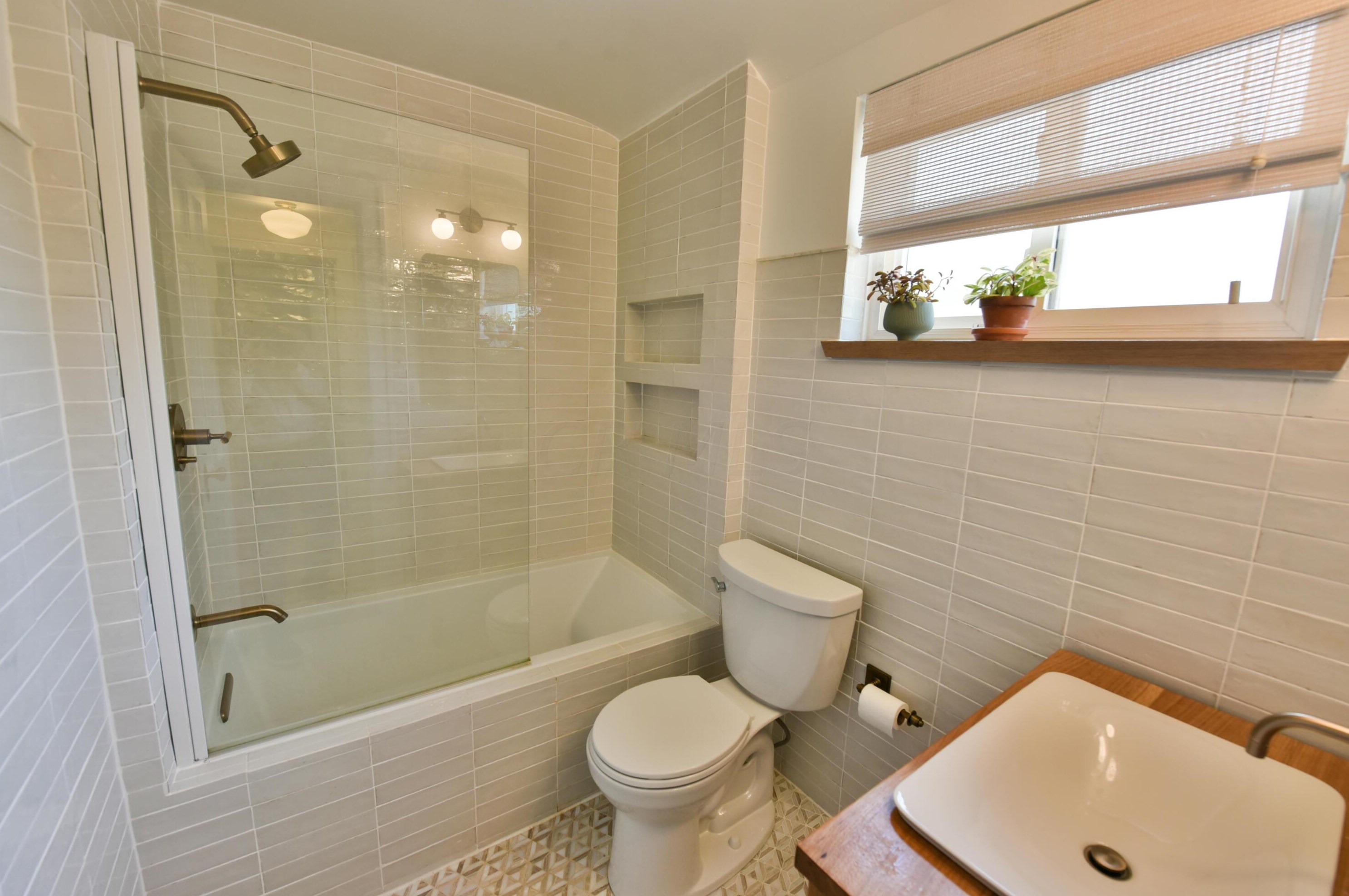 2813 Bryden Rd, Columbus OH  43209-2249 exterior