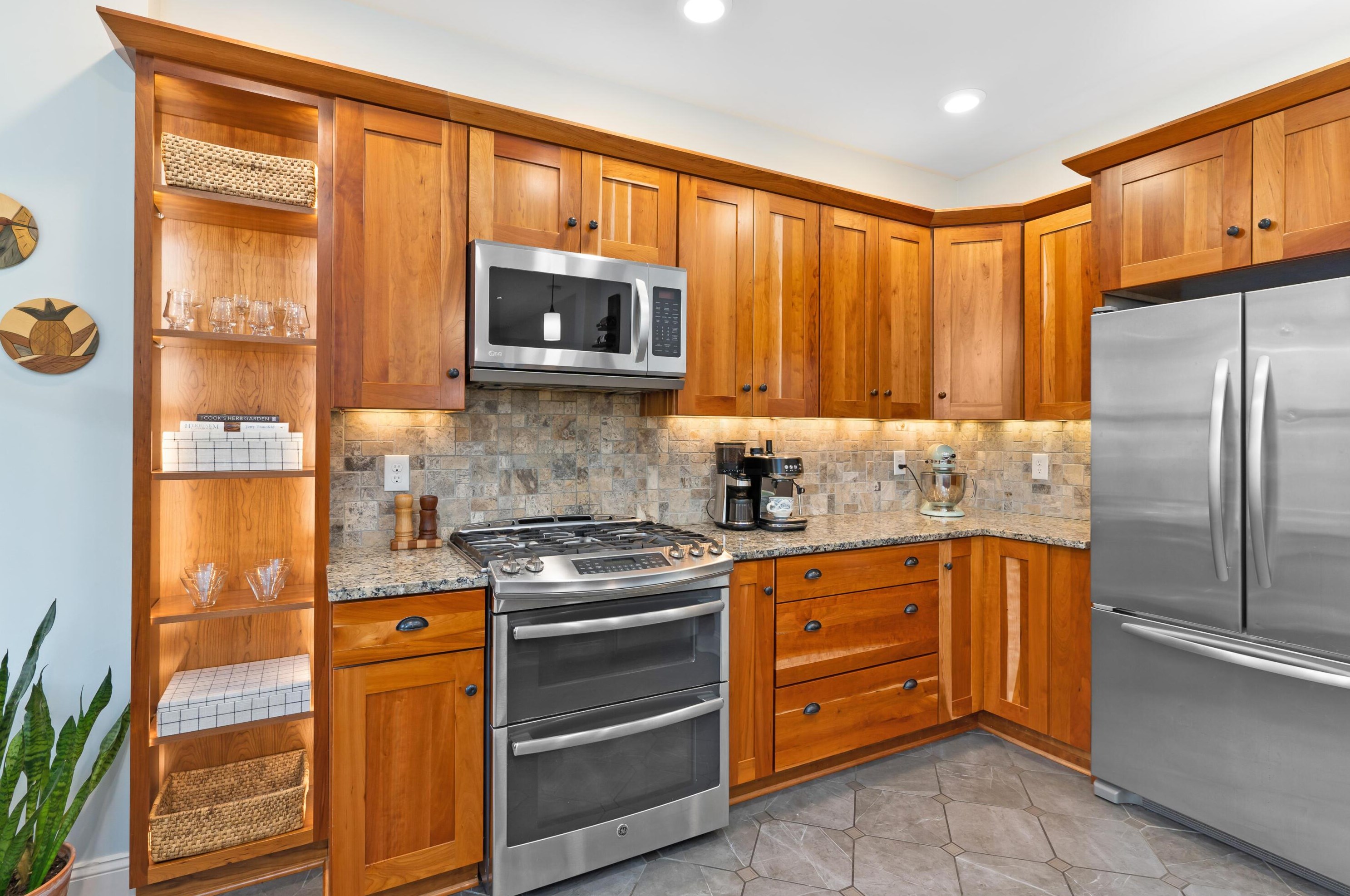 173 Sycamore St, Columbus OH  43215-5617 exterior