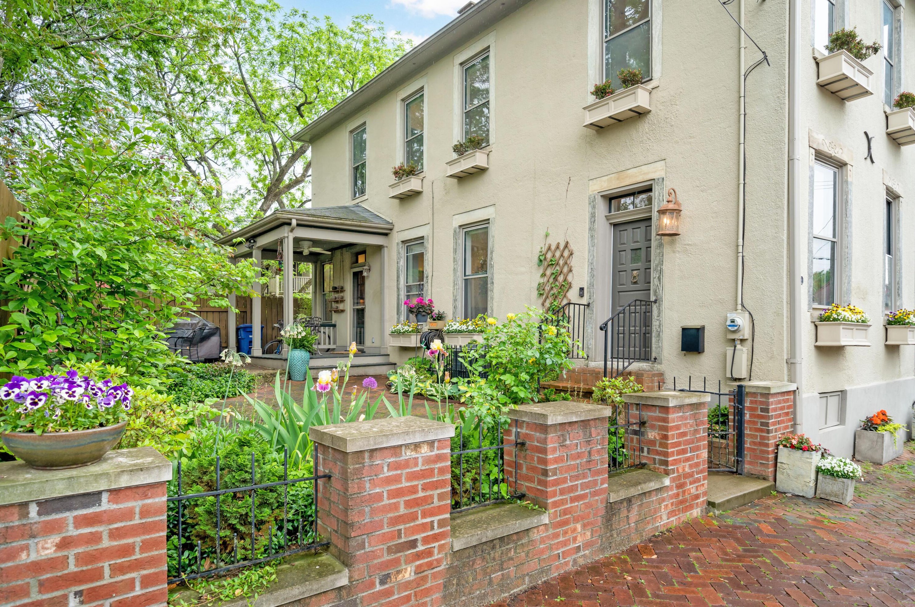 173 Sycamore St, Columbus OH  43215-5617 exterior