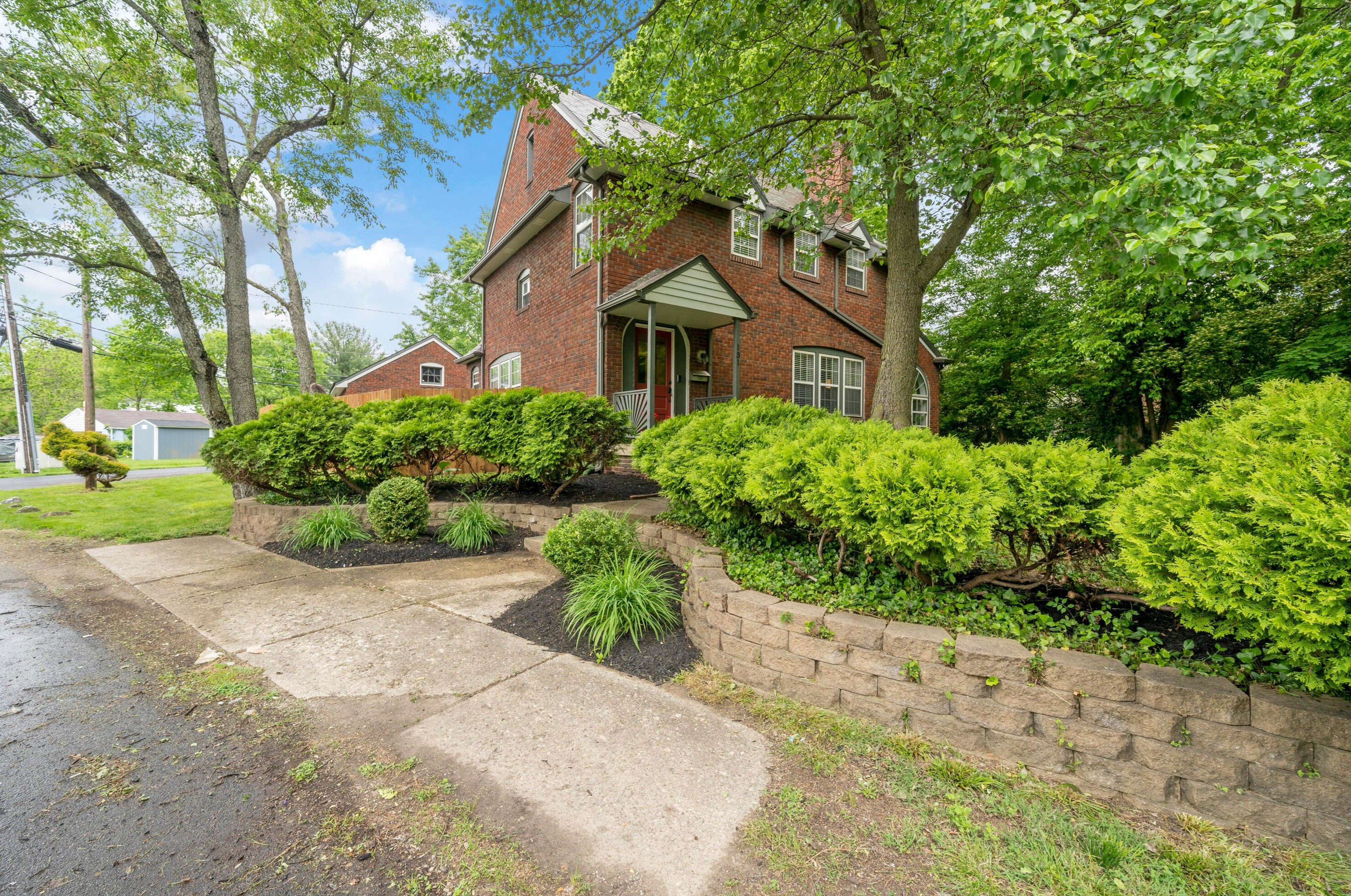 131 Nelson Rd, Columbus, OH 43205-1593