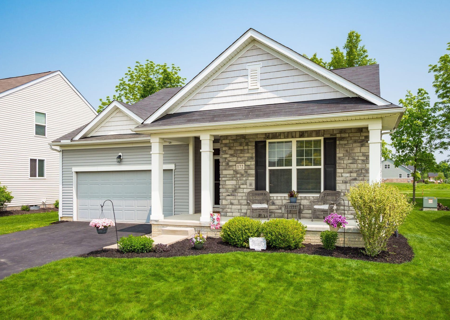 172 Glen Crossing Dr, Pataskala, OH 43062