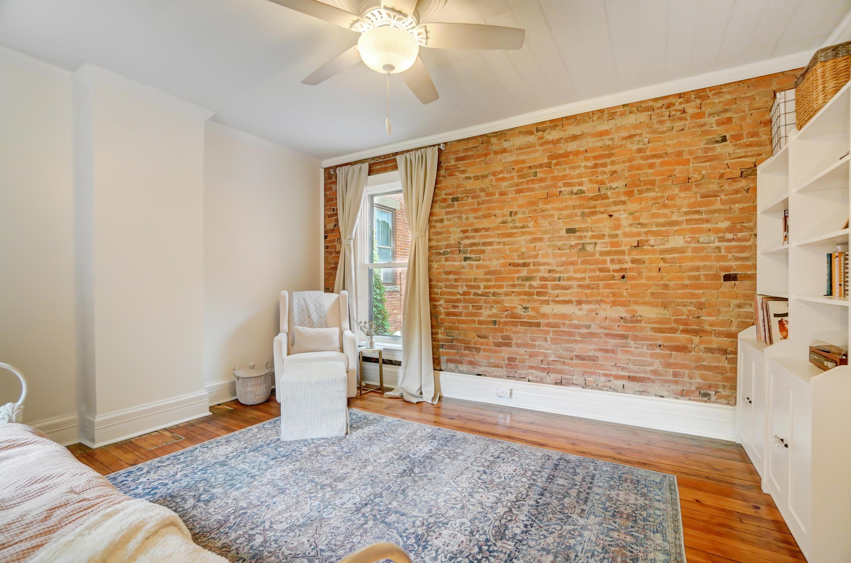 81 Lincoln St, Columbus OH  43215-1672 exterior