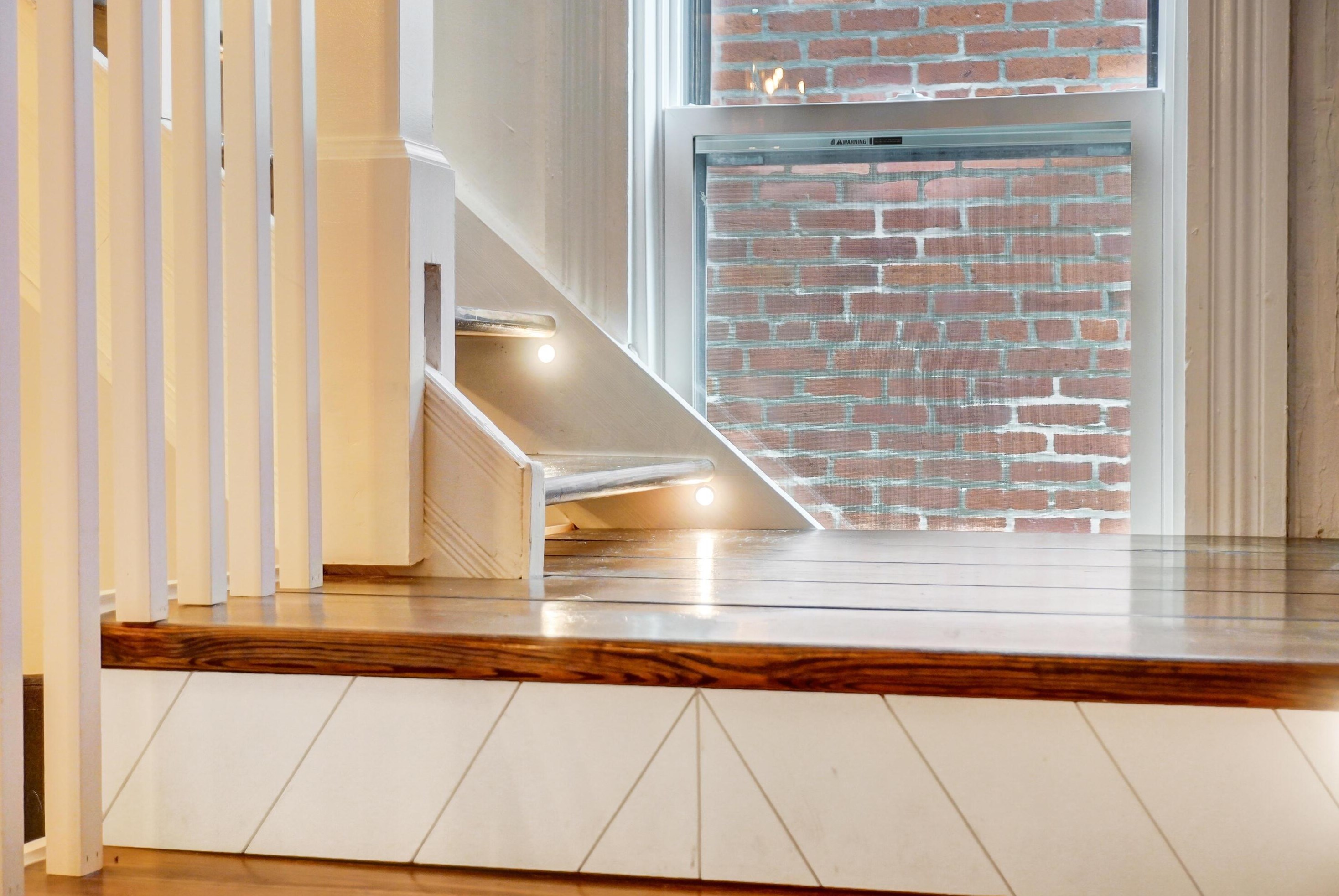 81 Lincoln St, Columbus OH  43215-1672 exterior