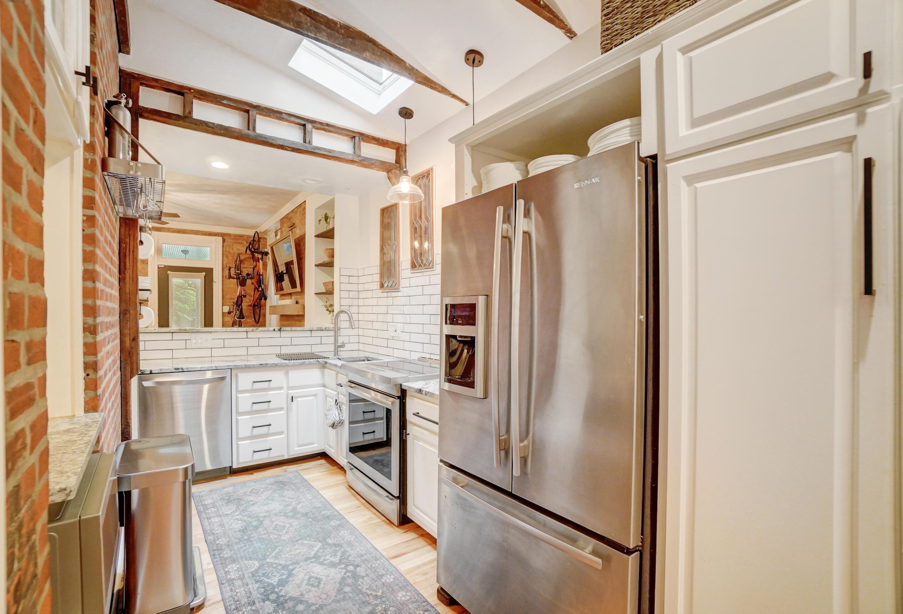 81 Lincoln St, Columbus OH  43215-1672 exterior