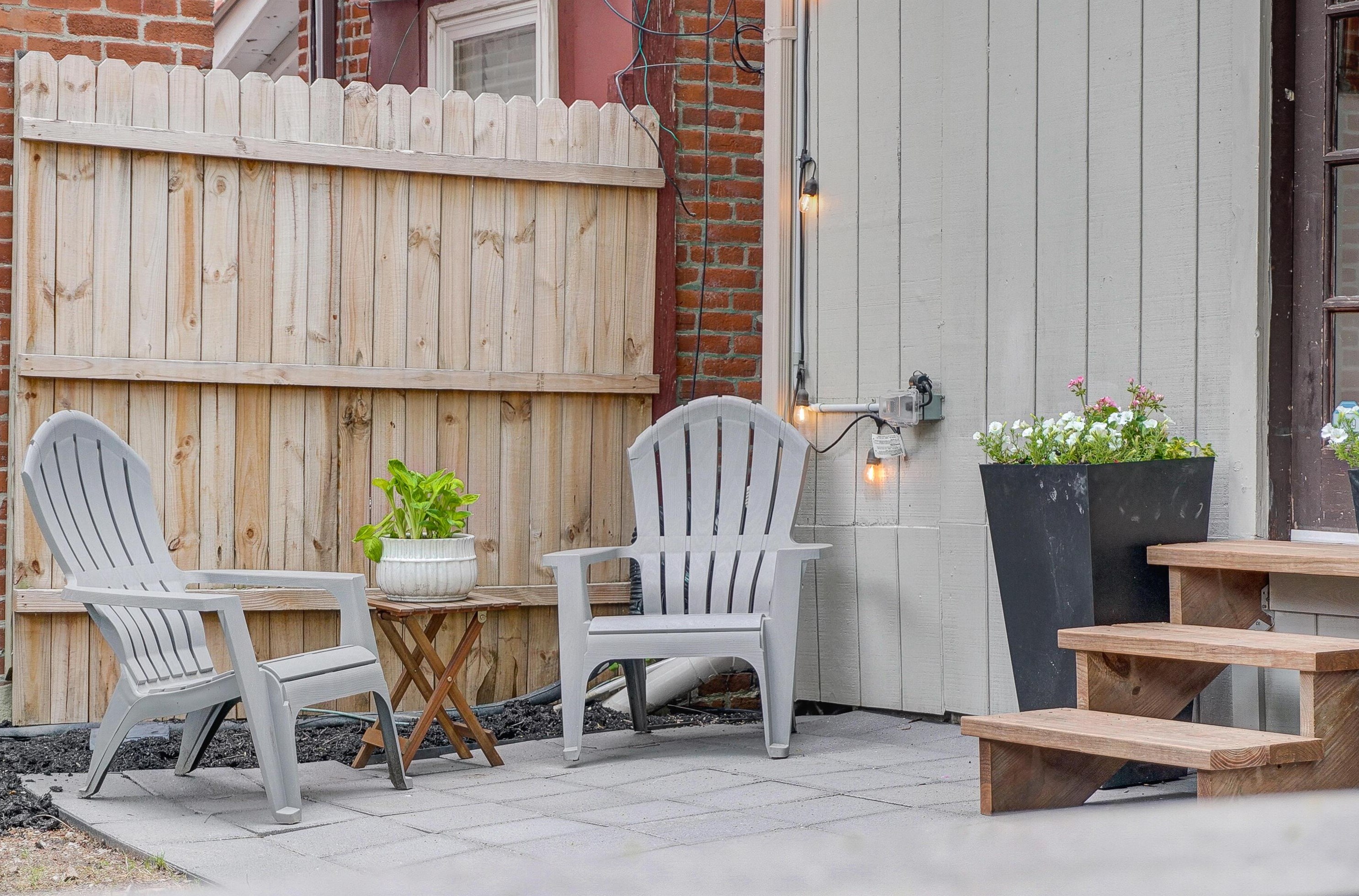 81 Lincoln St, Columbus OH  43215-1672 exterior