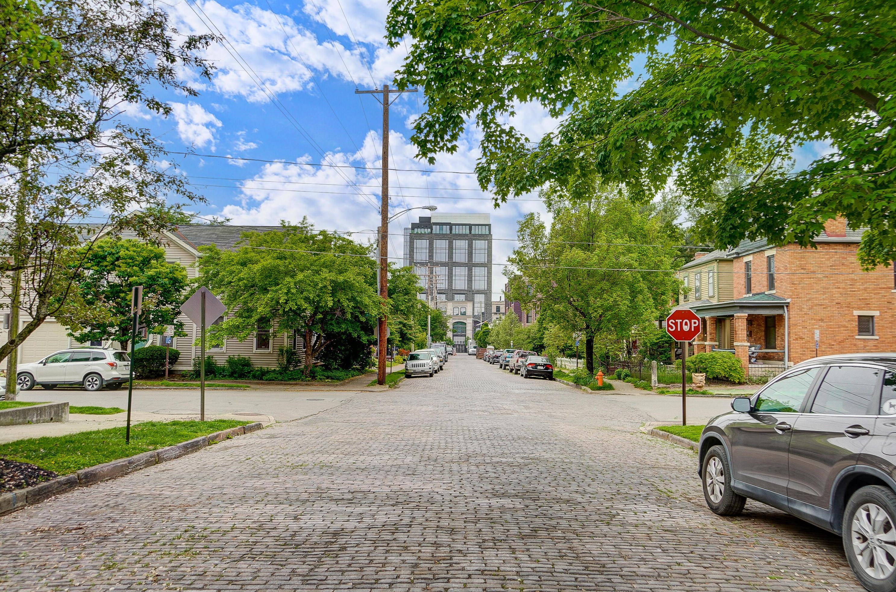 81 Lincoln St, Columbus OH  43215-1672 exterior