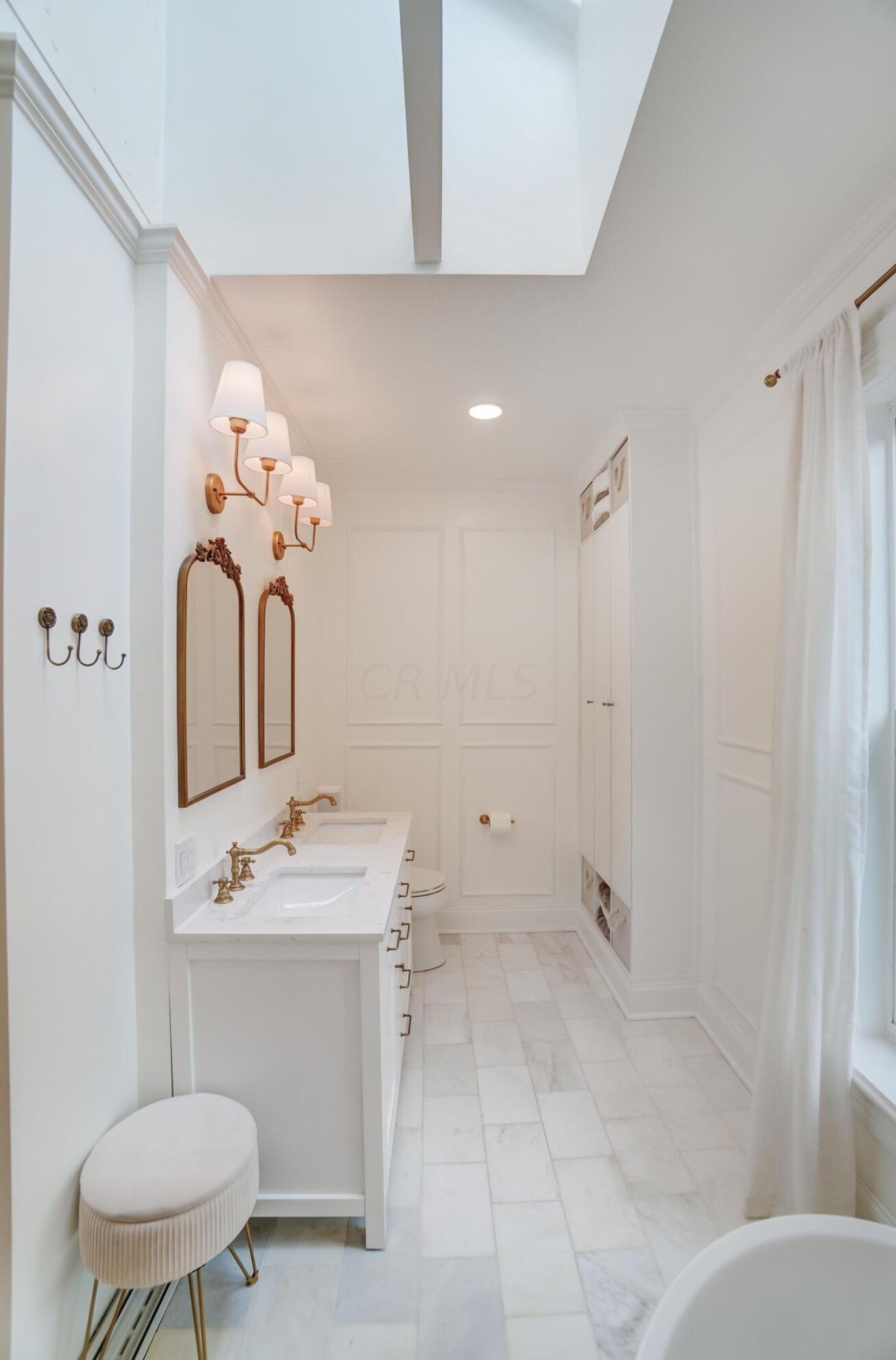 81 Lincoln St, Columbus OH  43215-1672 exterior