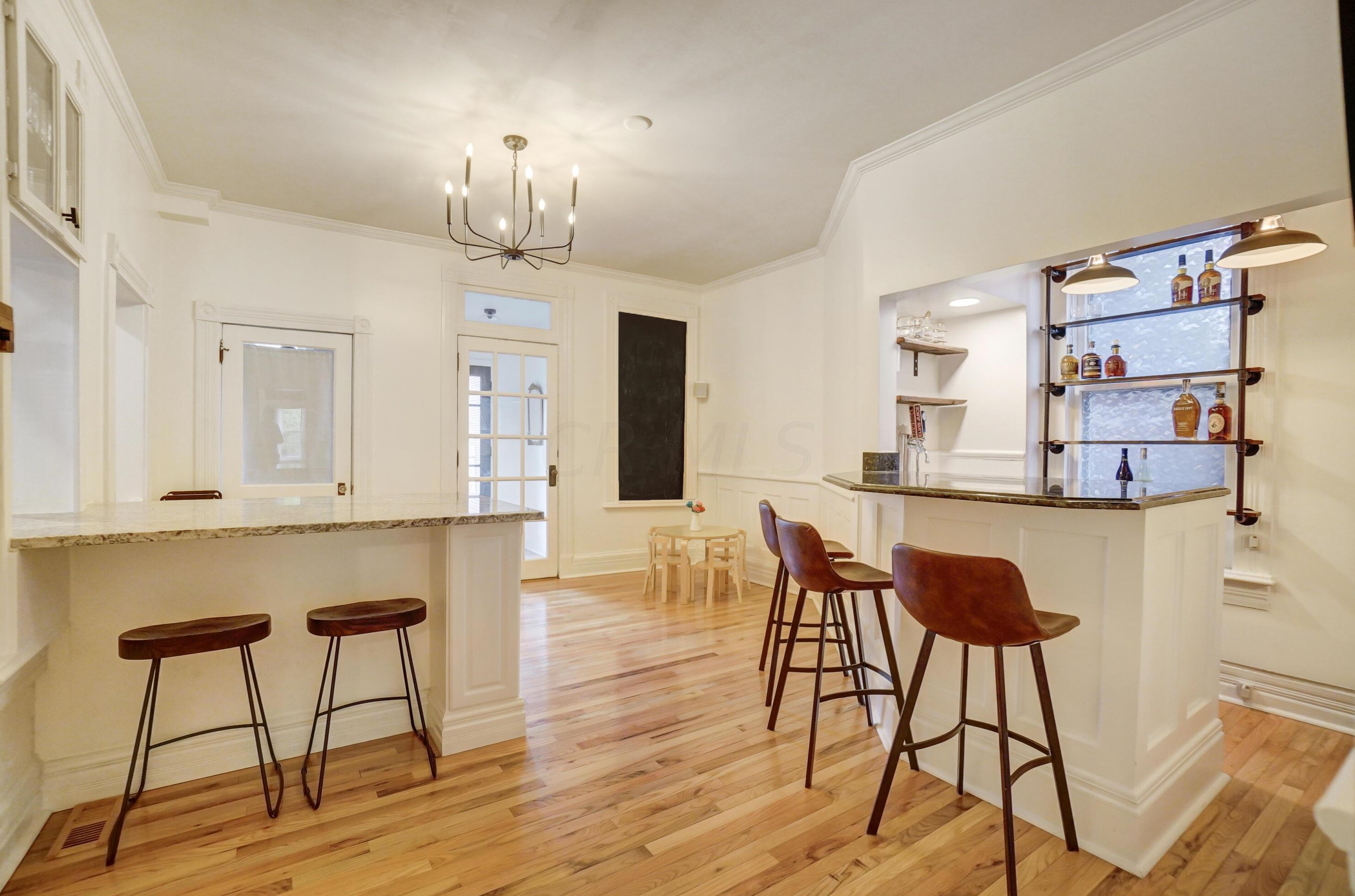 81 Lincoln St, Columbus OH  43215-1672 exterior