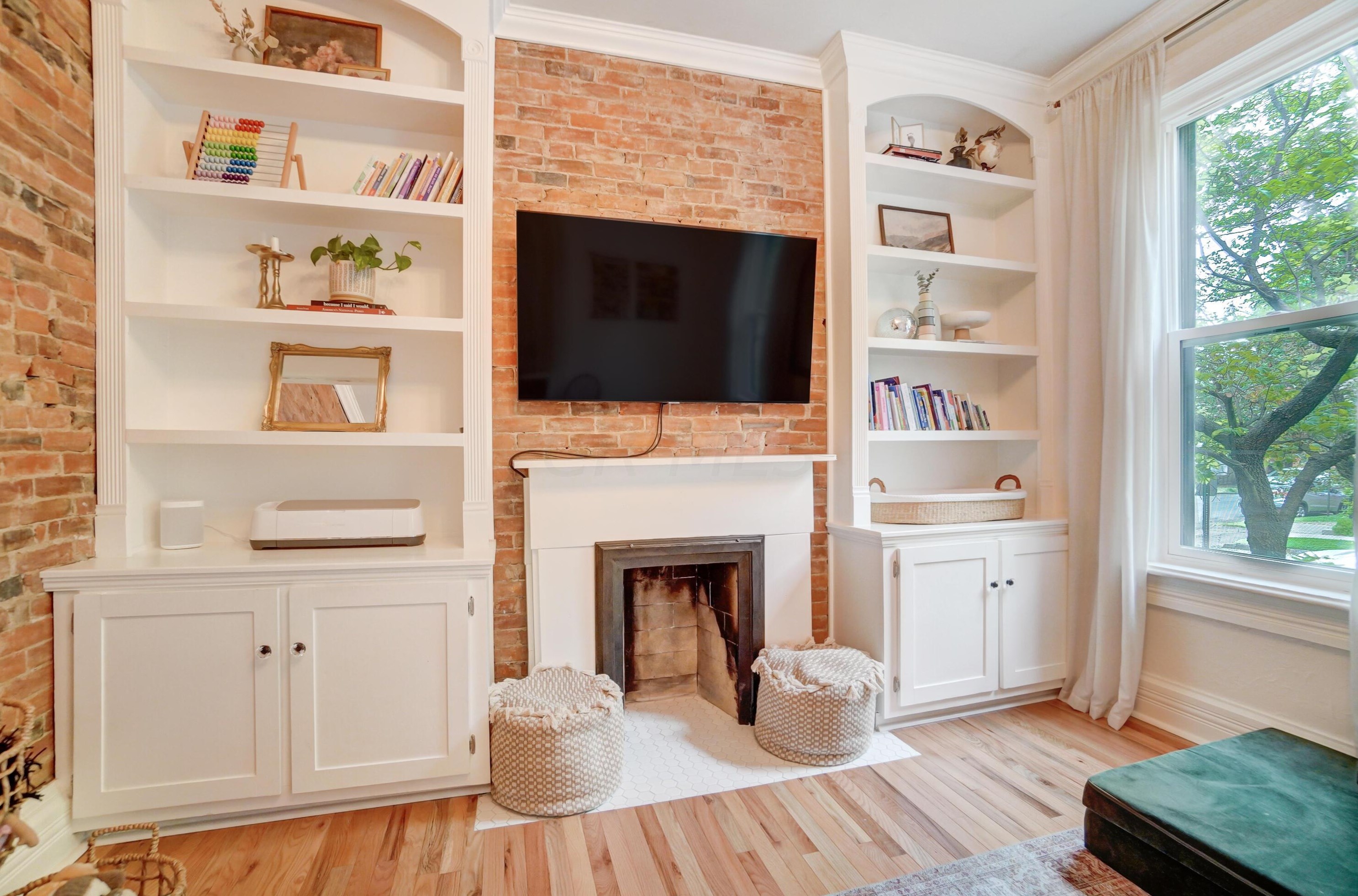 81 Lincoln St, Columbus OH  43215-1672 exterior