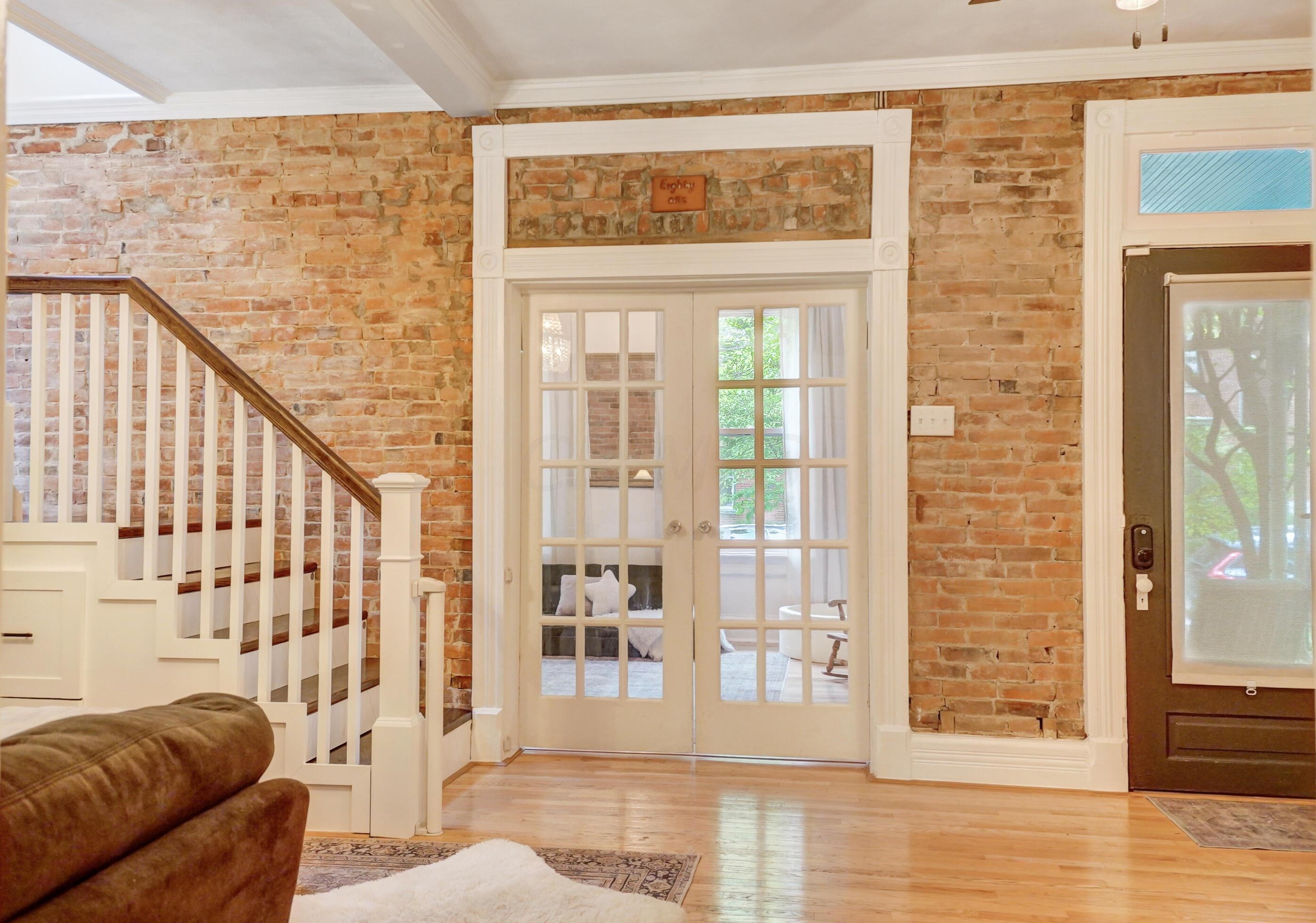 81 Lincoln St, Columbus OH  43215-1672 exterior