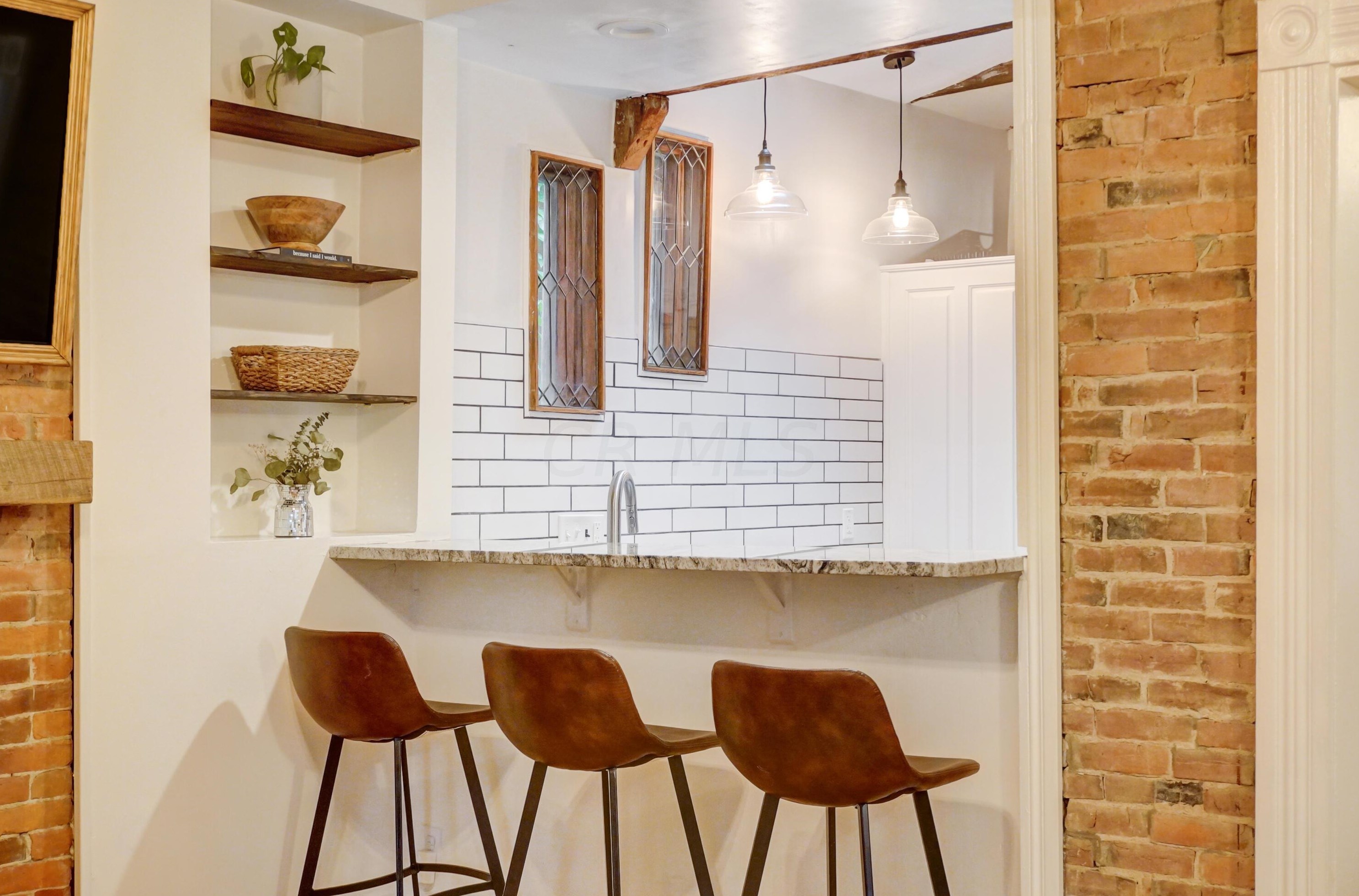 81 Lincoln St, Columbus OH  43215-1672 exterior