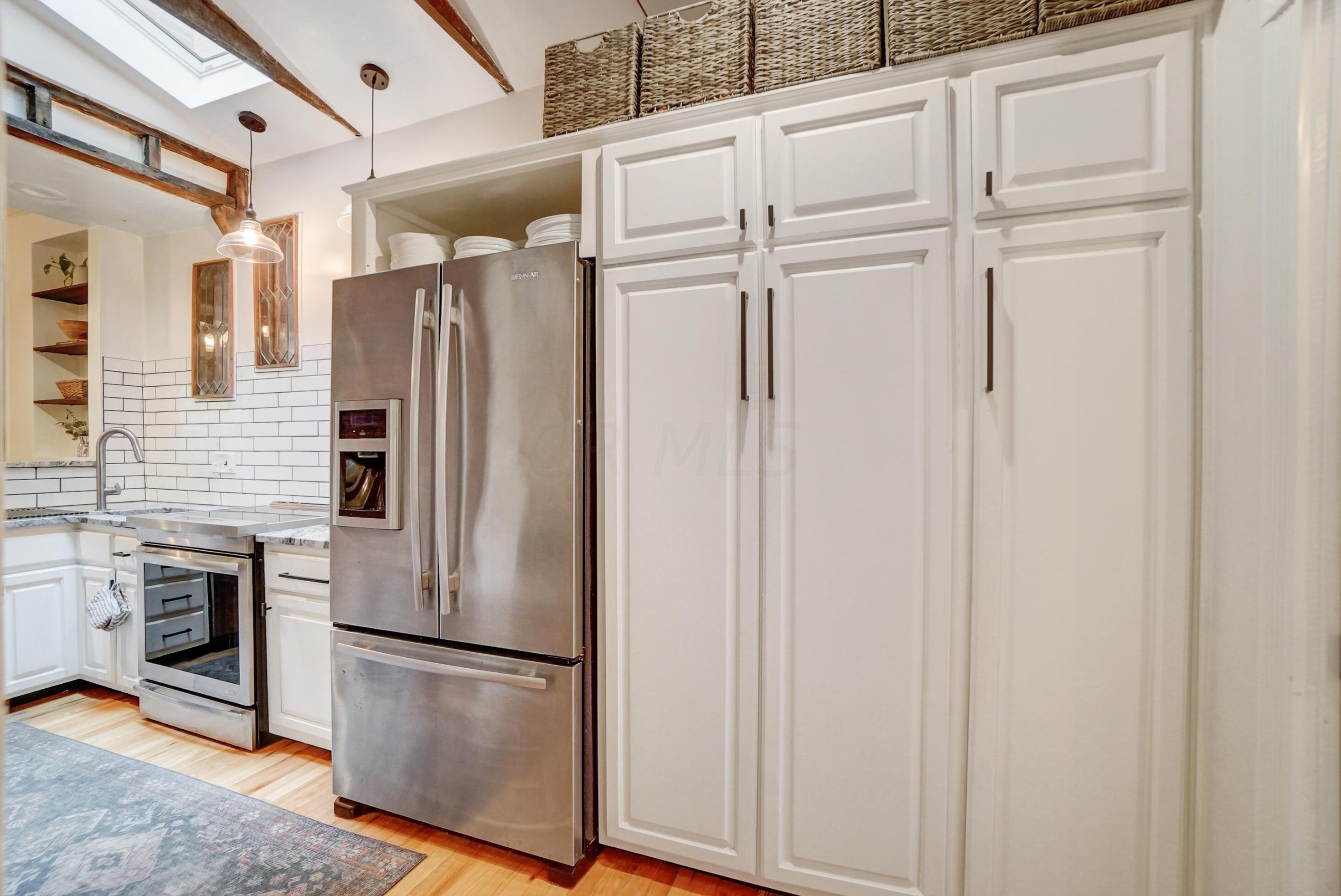 81 Lincoln St, Columbus OH  43215-1672 exterior