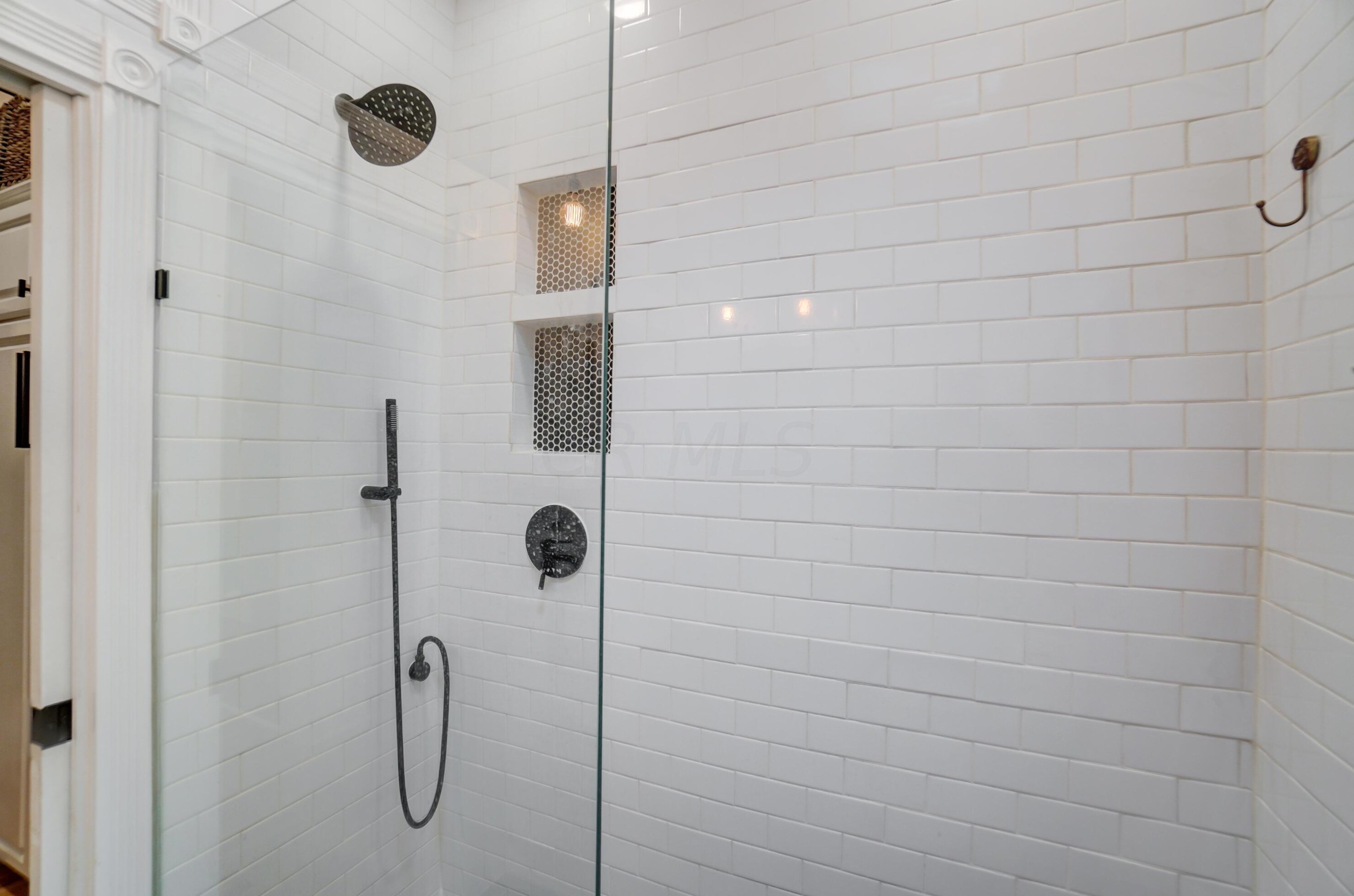 81 Lincoln St, Columbus OH  43215-1672 exterior