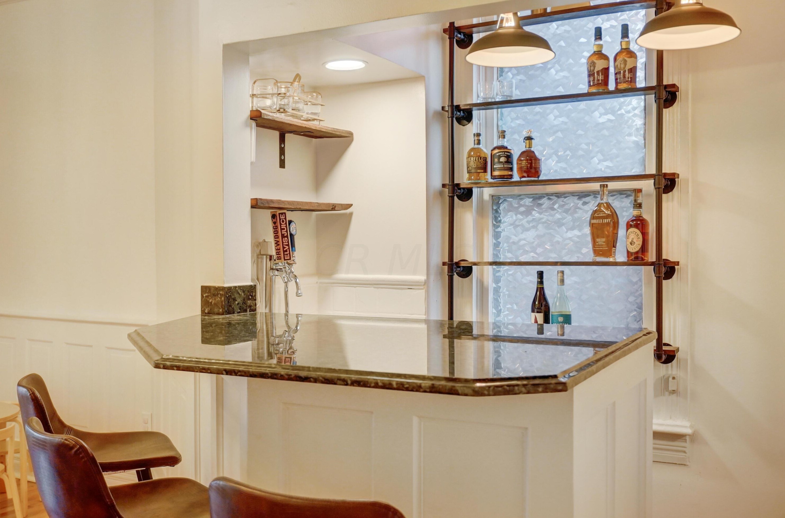 81 Lincoln St, Columbus OH  43215-1672 exterior