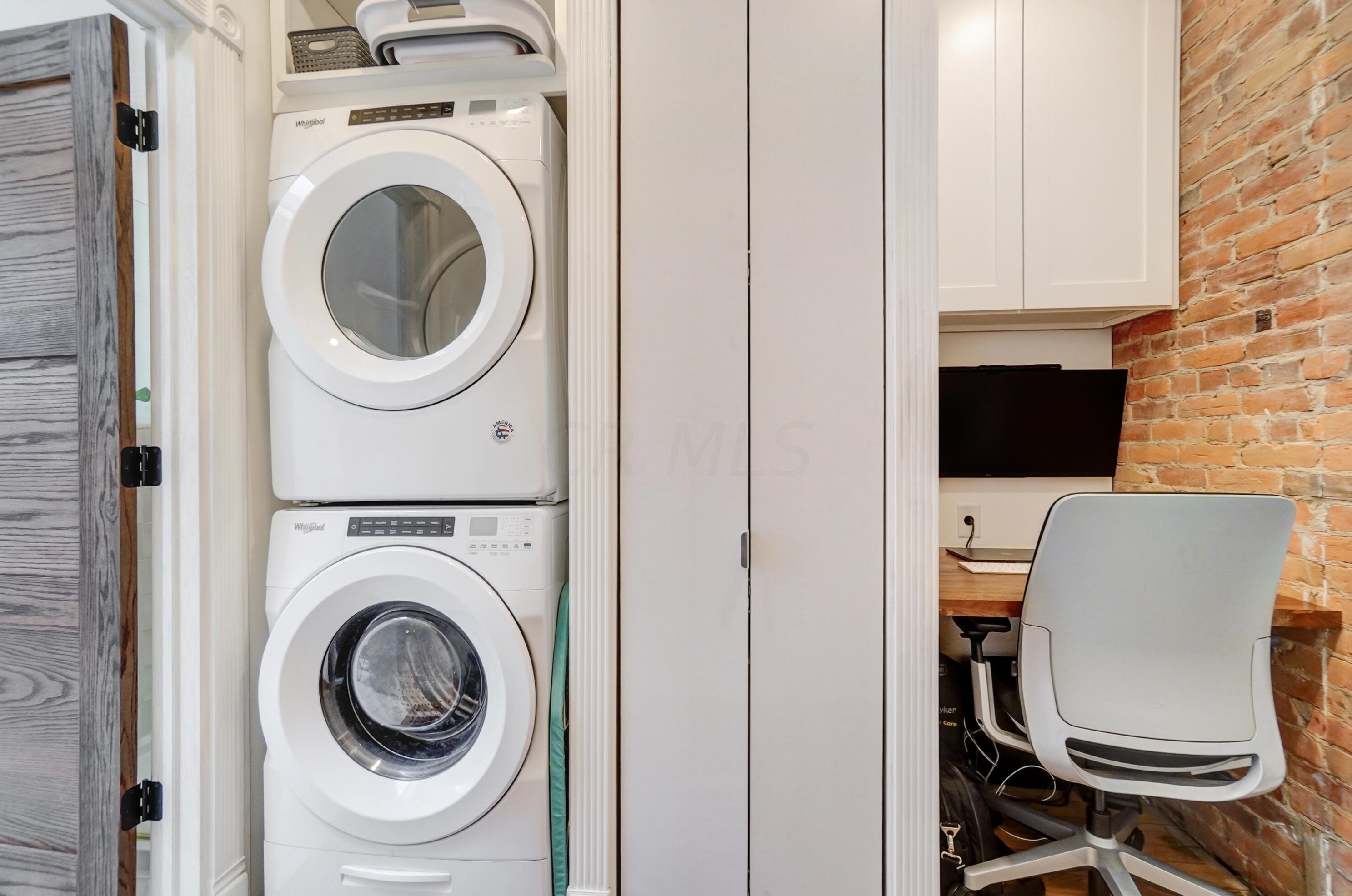 81 Lincoln St, Columbus OH  43215-1672 exterior