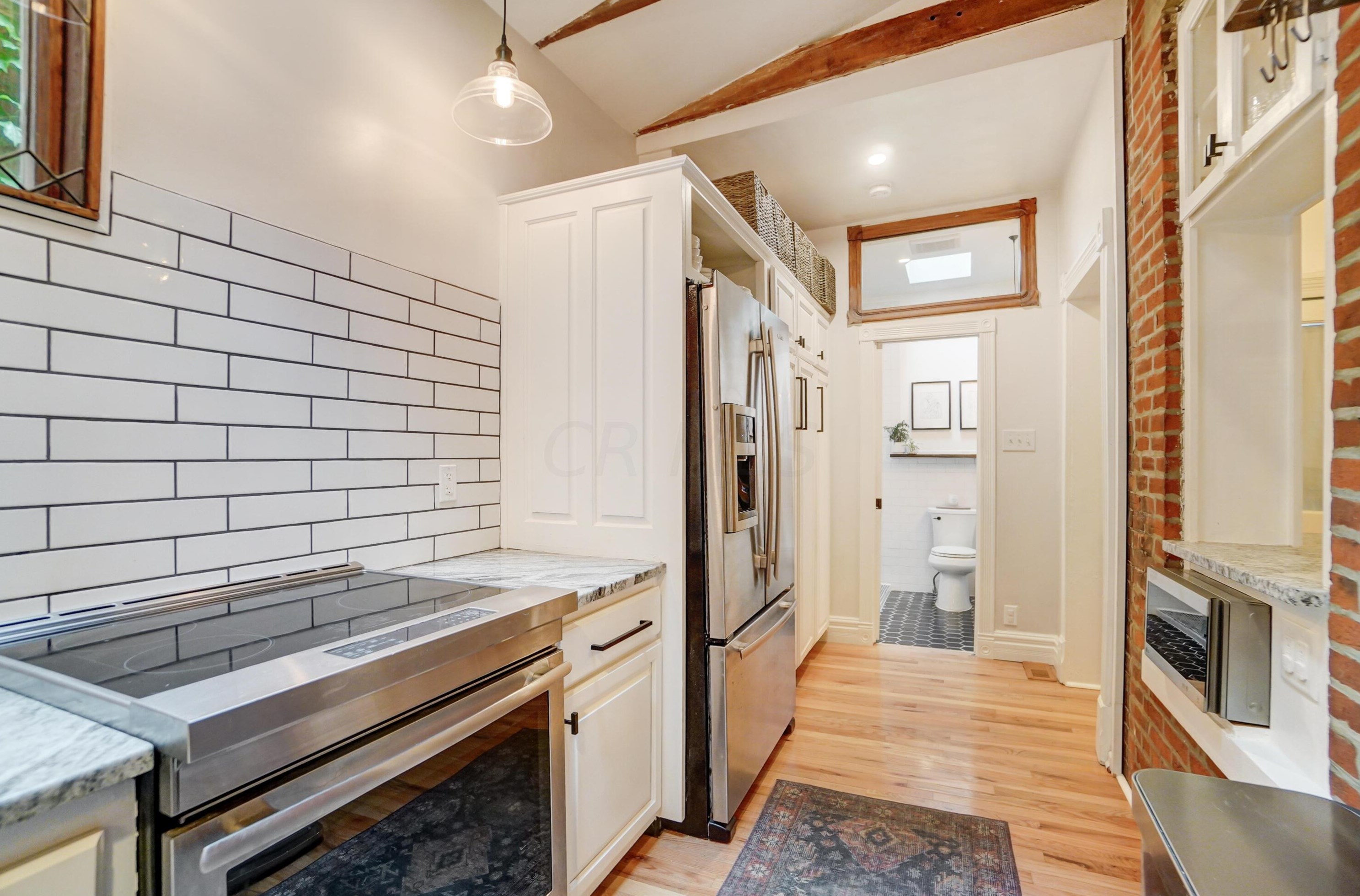 81 Lincoln St, Columbus OH  43215-1672 exterior