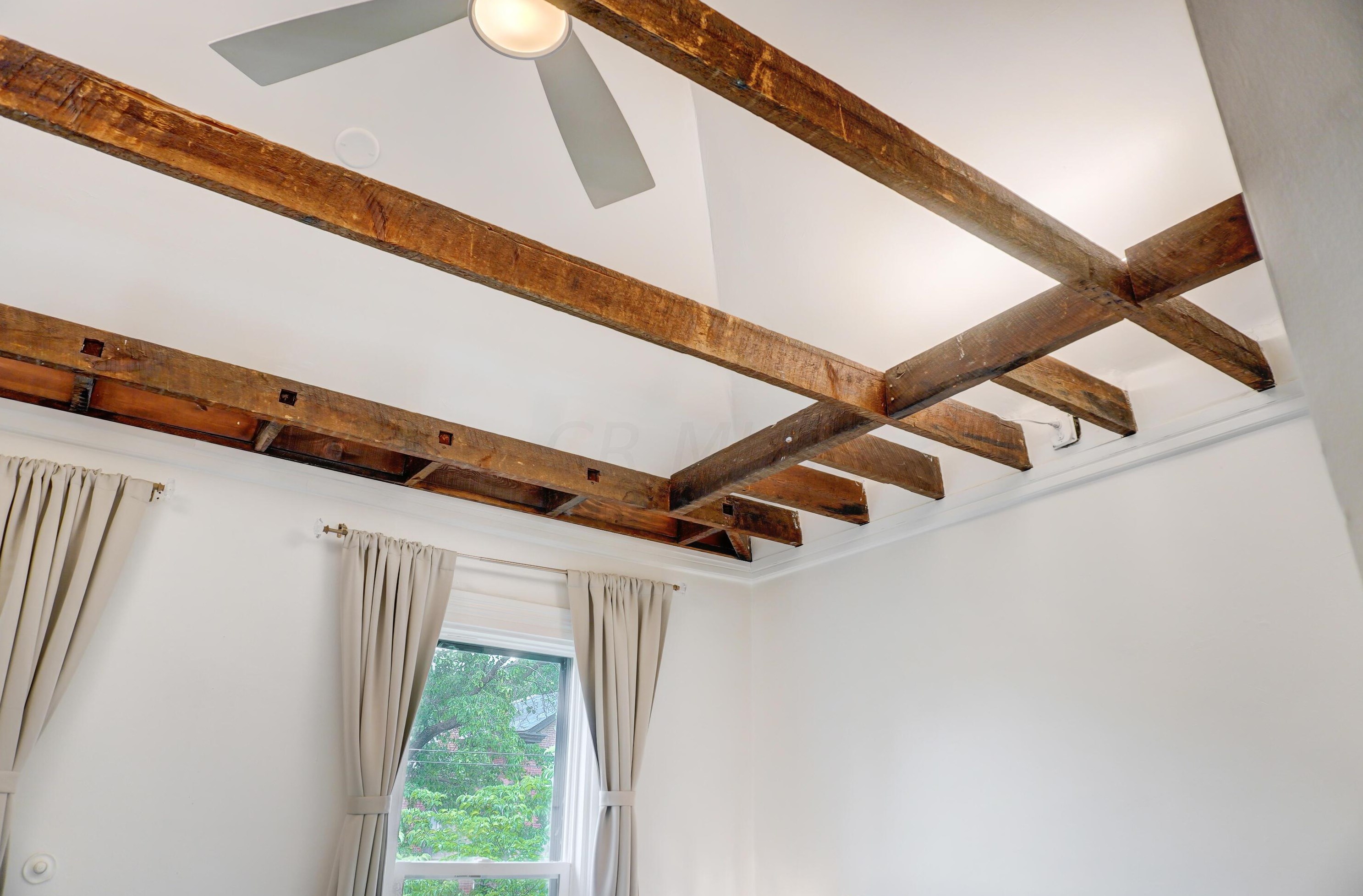 81 Lincoln St, Columbus OH  43215-1672 exterior