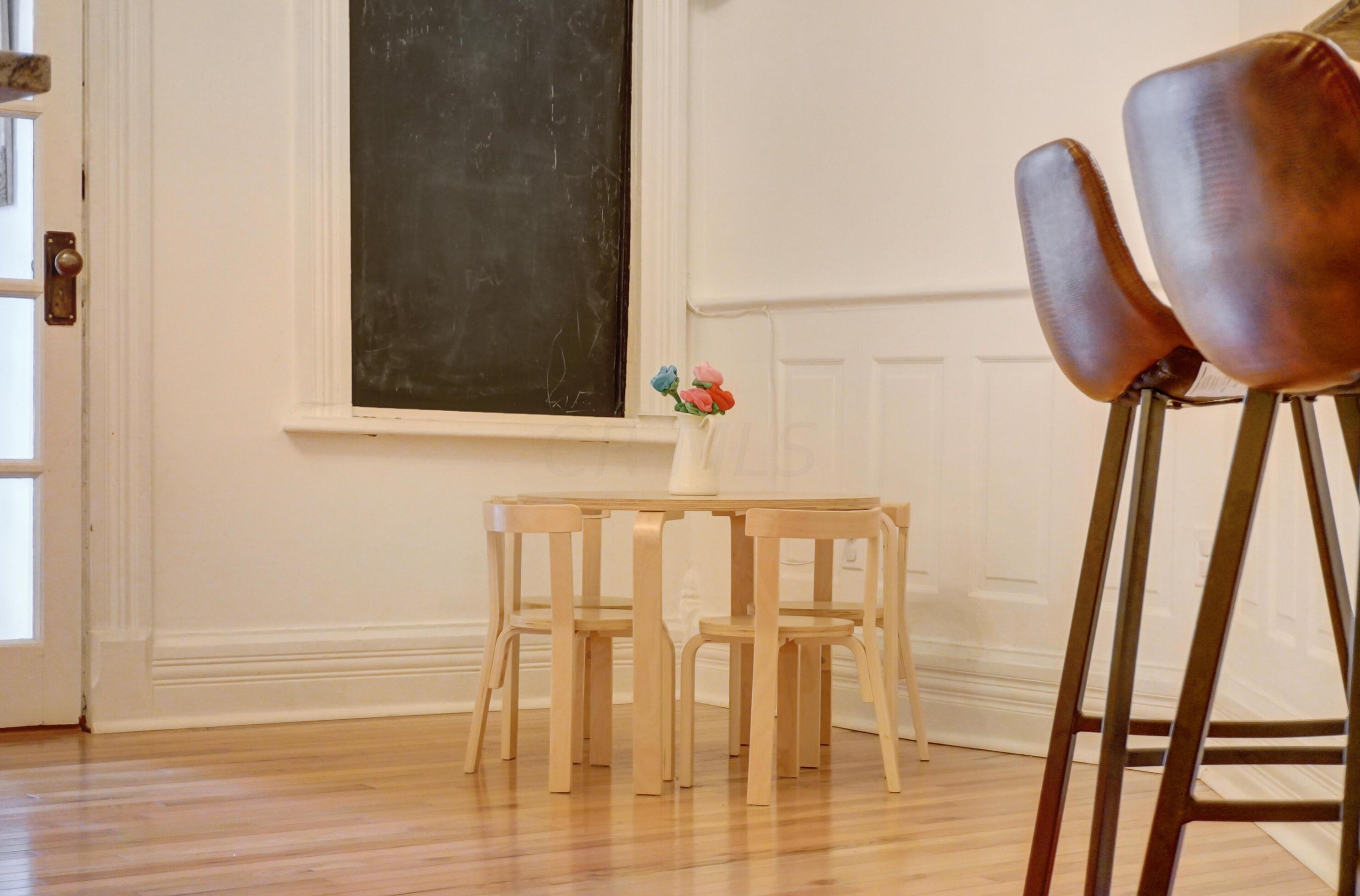 81 Lincoln St, Columbus OH  43215-1672 exterior