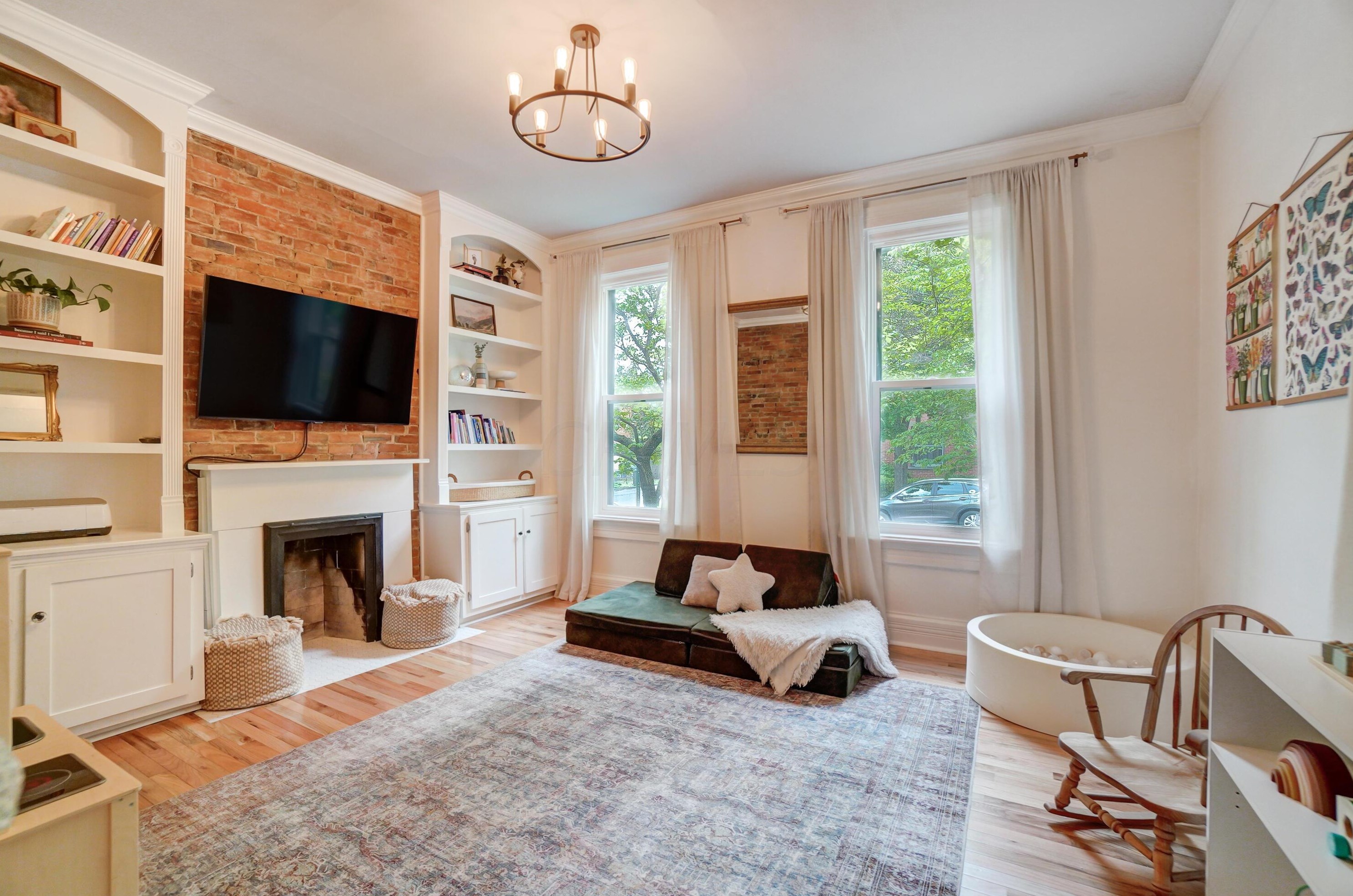 81 Lincoln St, Columbus OH  43215-1672 exterior