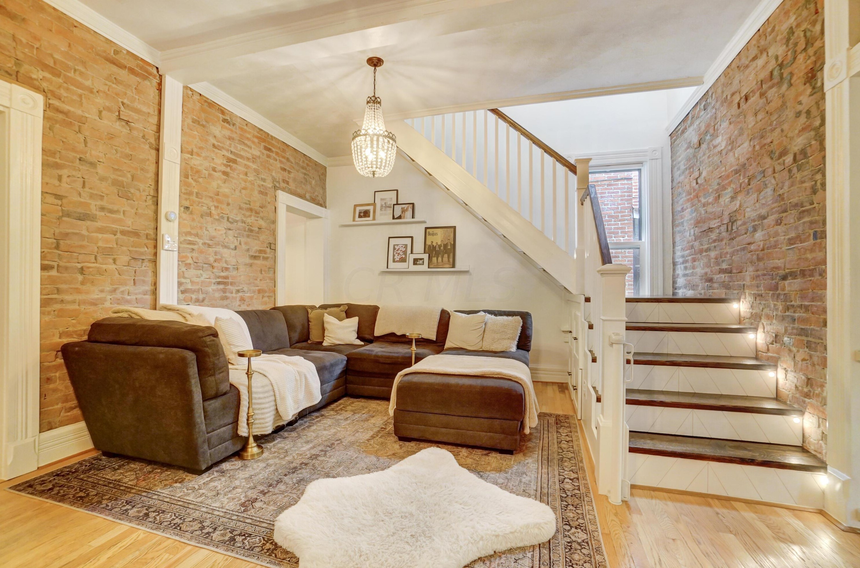 81 Lincoln St, Columbus OH  43215-1672 exterior