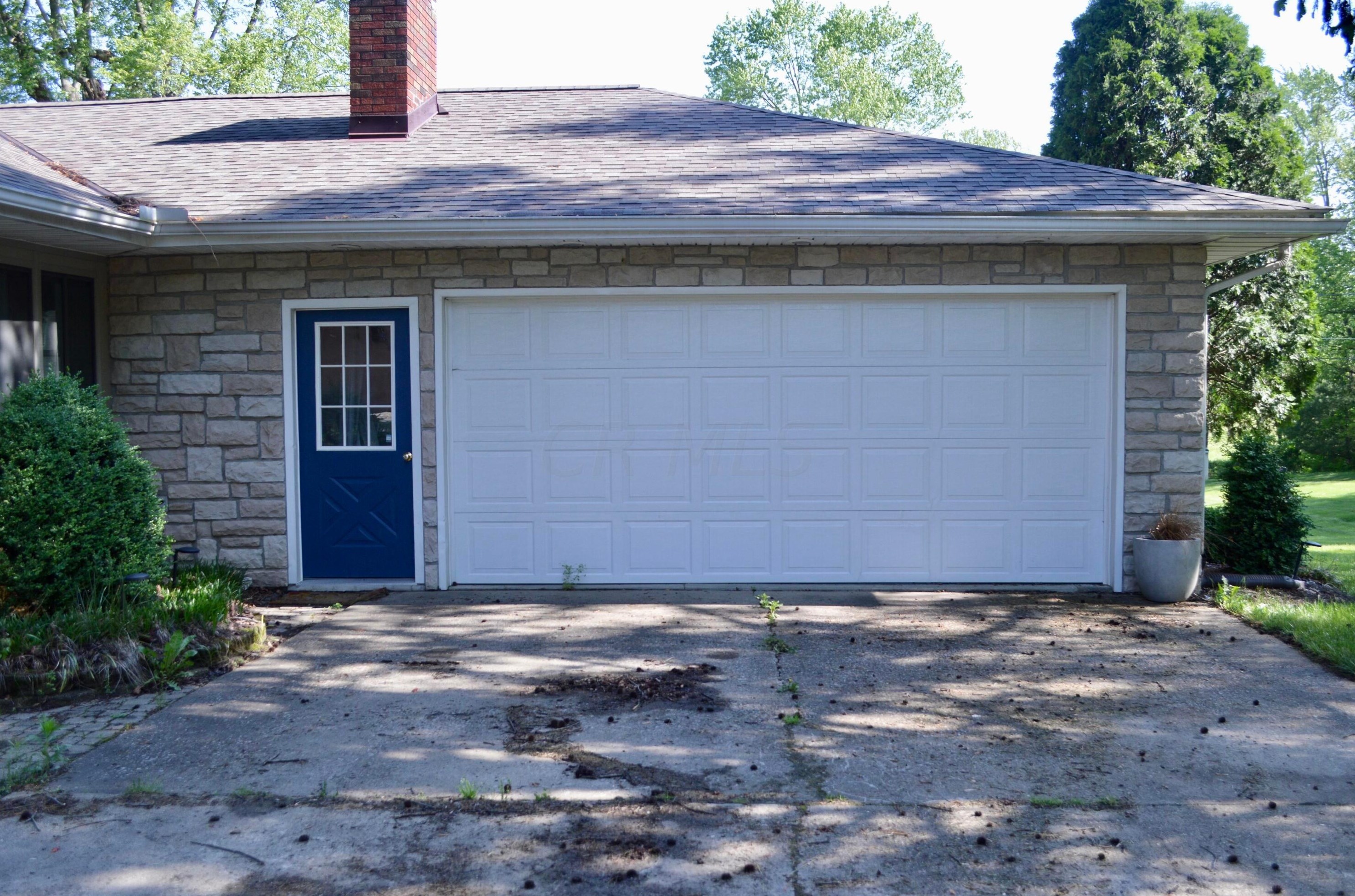 345 Mohican Dr, Crooksville, OH 43731