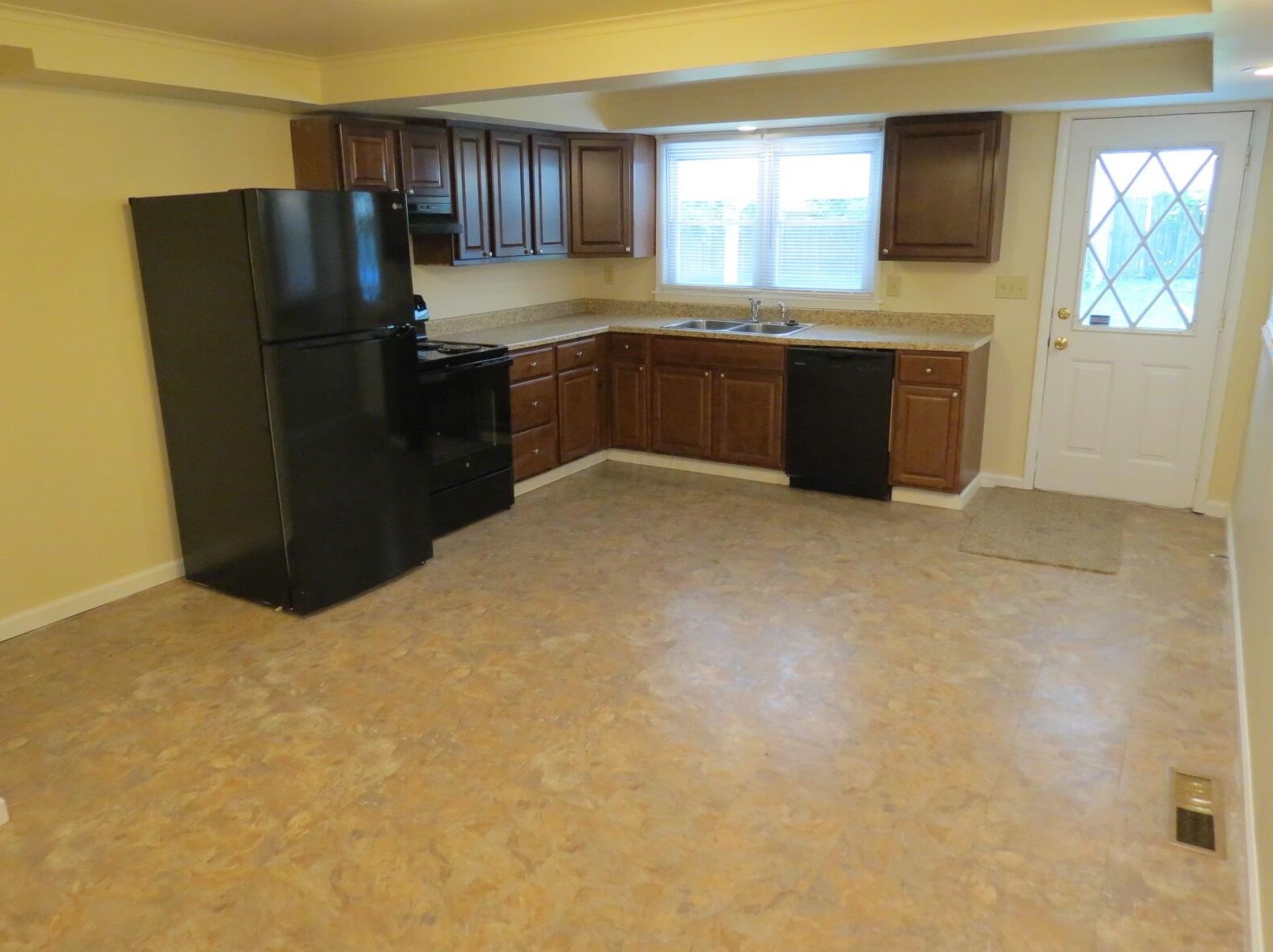 1768 Hollow Run Dr, Columbus OH  43223-3413 exterior