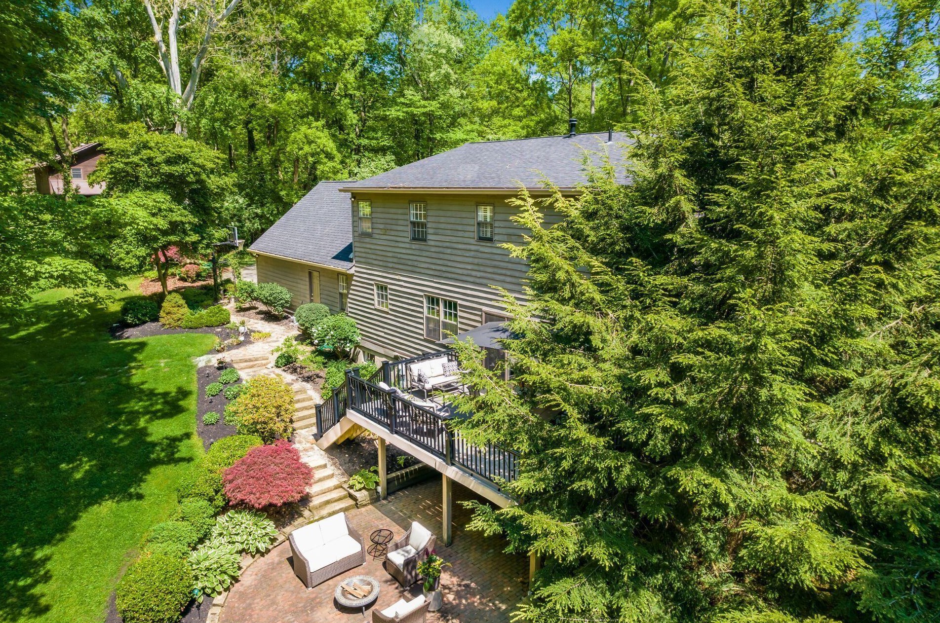 179 Pembroke Ln, Granville, OH 43023-1095