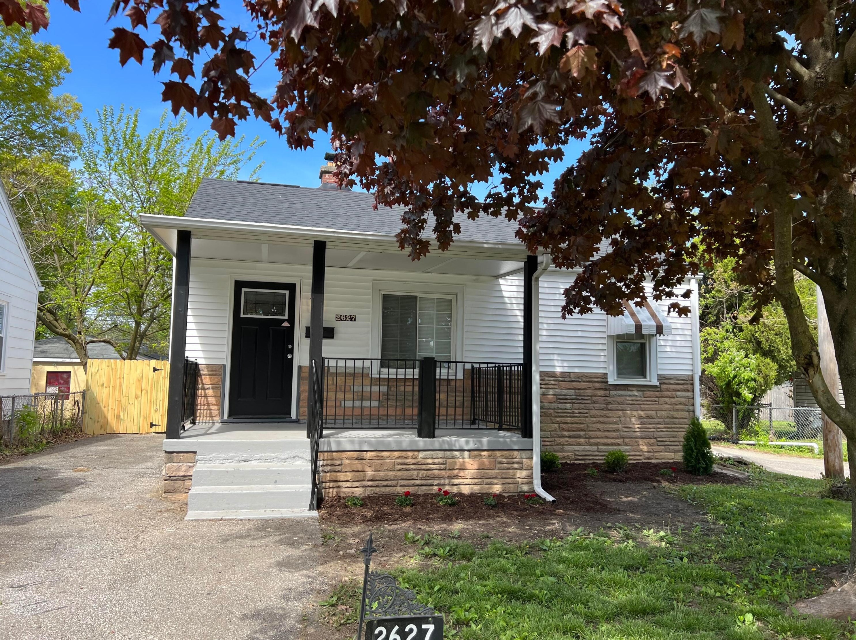2627 Pontiac St, Columbus, OH 43211-1143