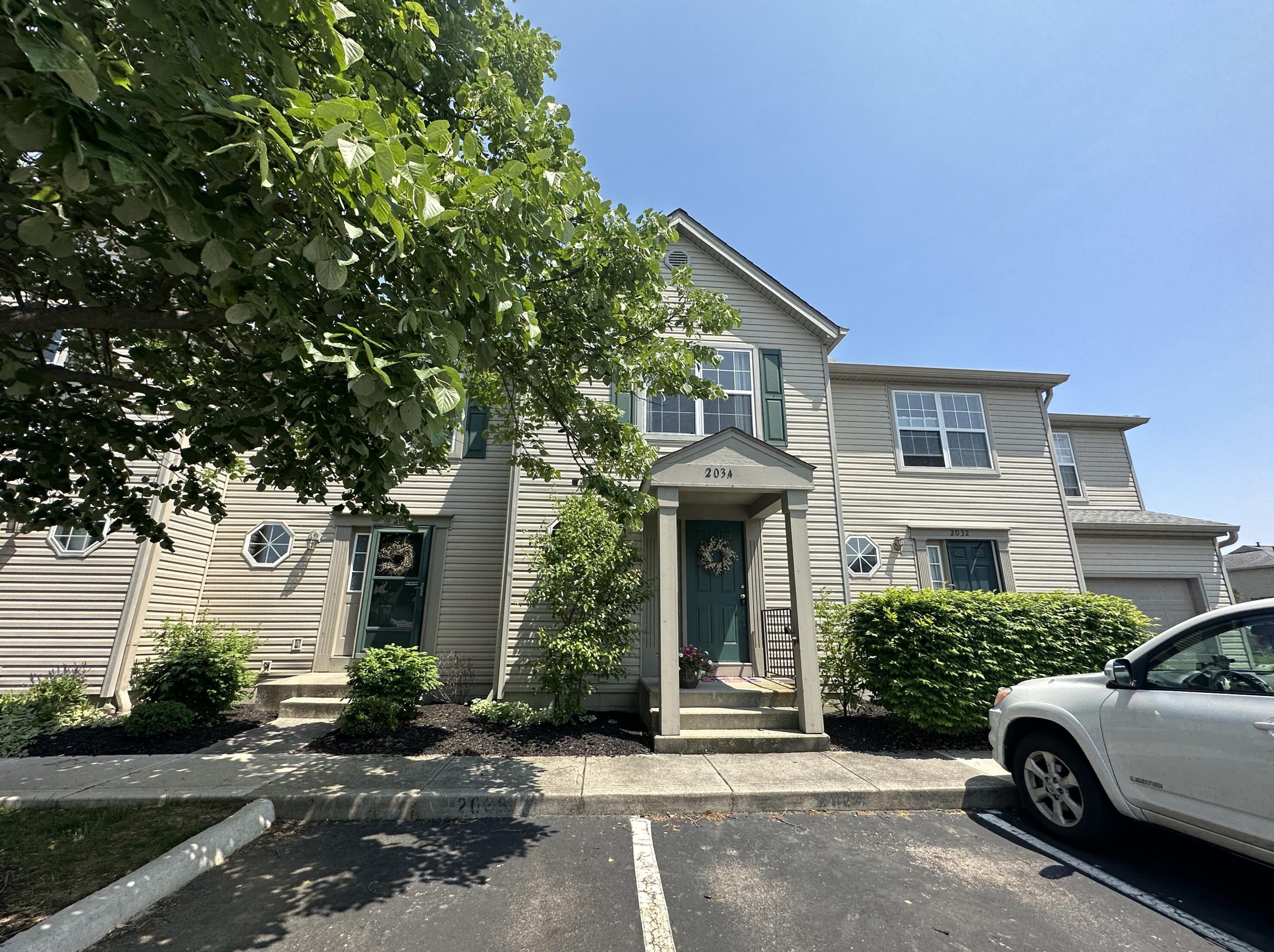 2034 Burbridge Ln, Hilliard, OH 43026-8612