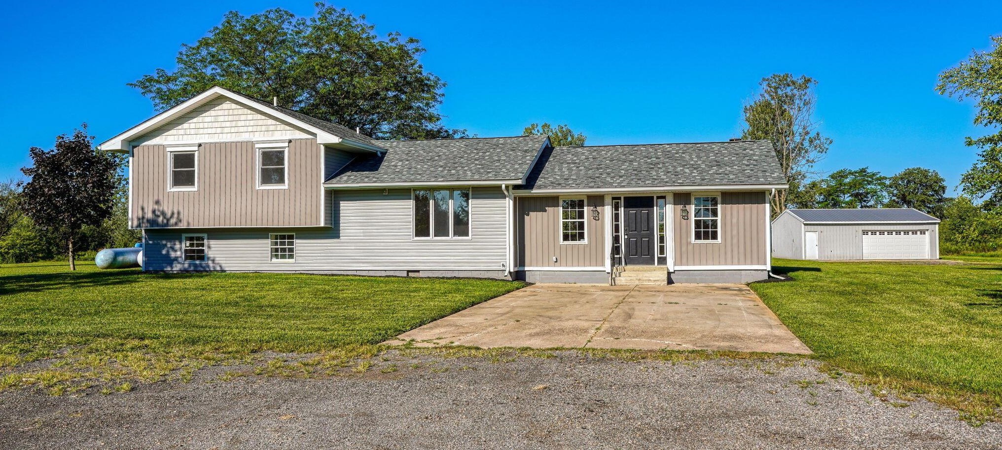 11957 Commercial Point Rd, Ashville, OH 43103