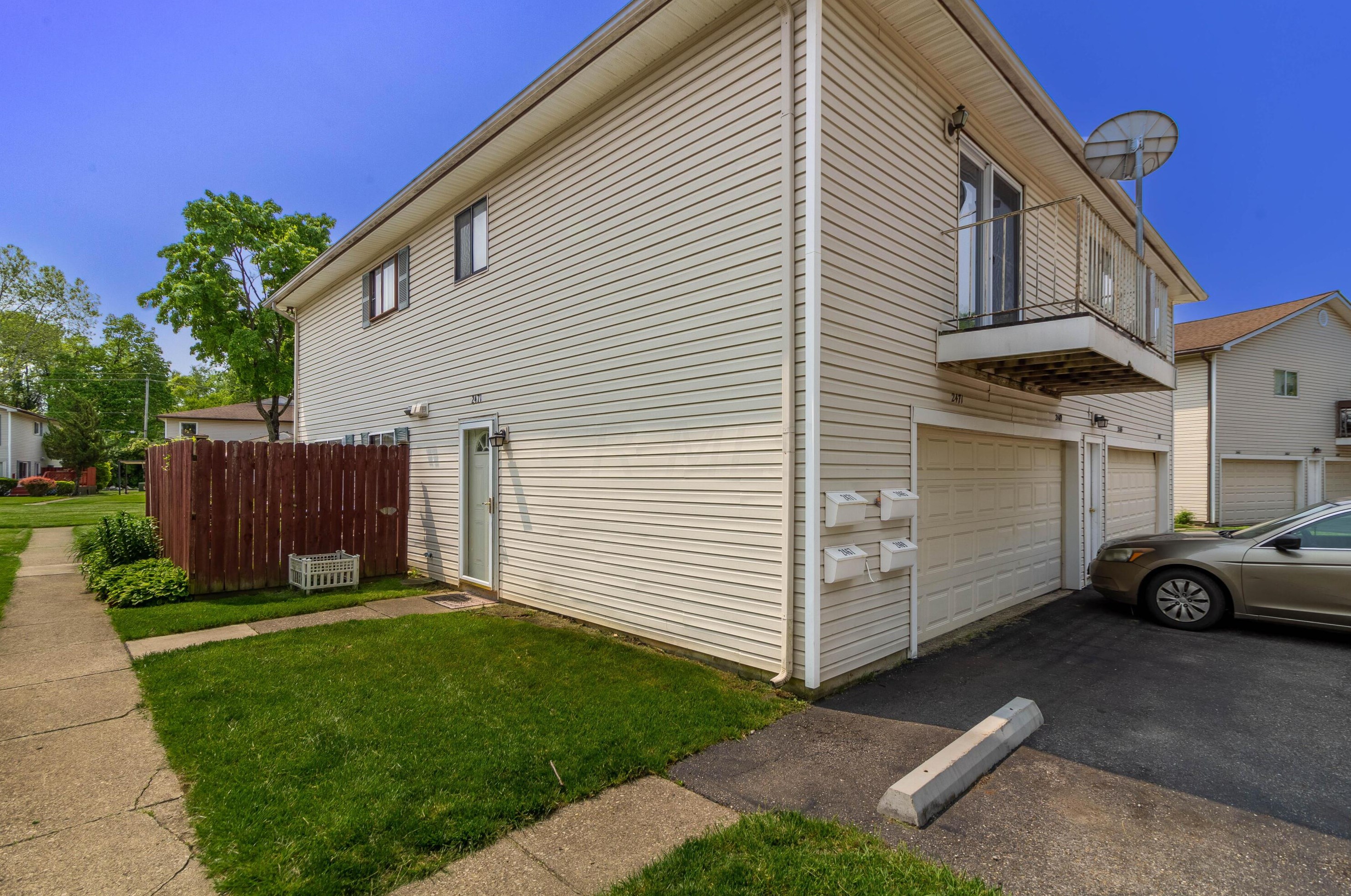 2471 Natchez Dr, Columbus OH 43209-3305 exterior